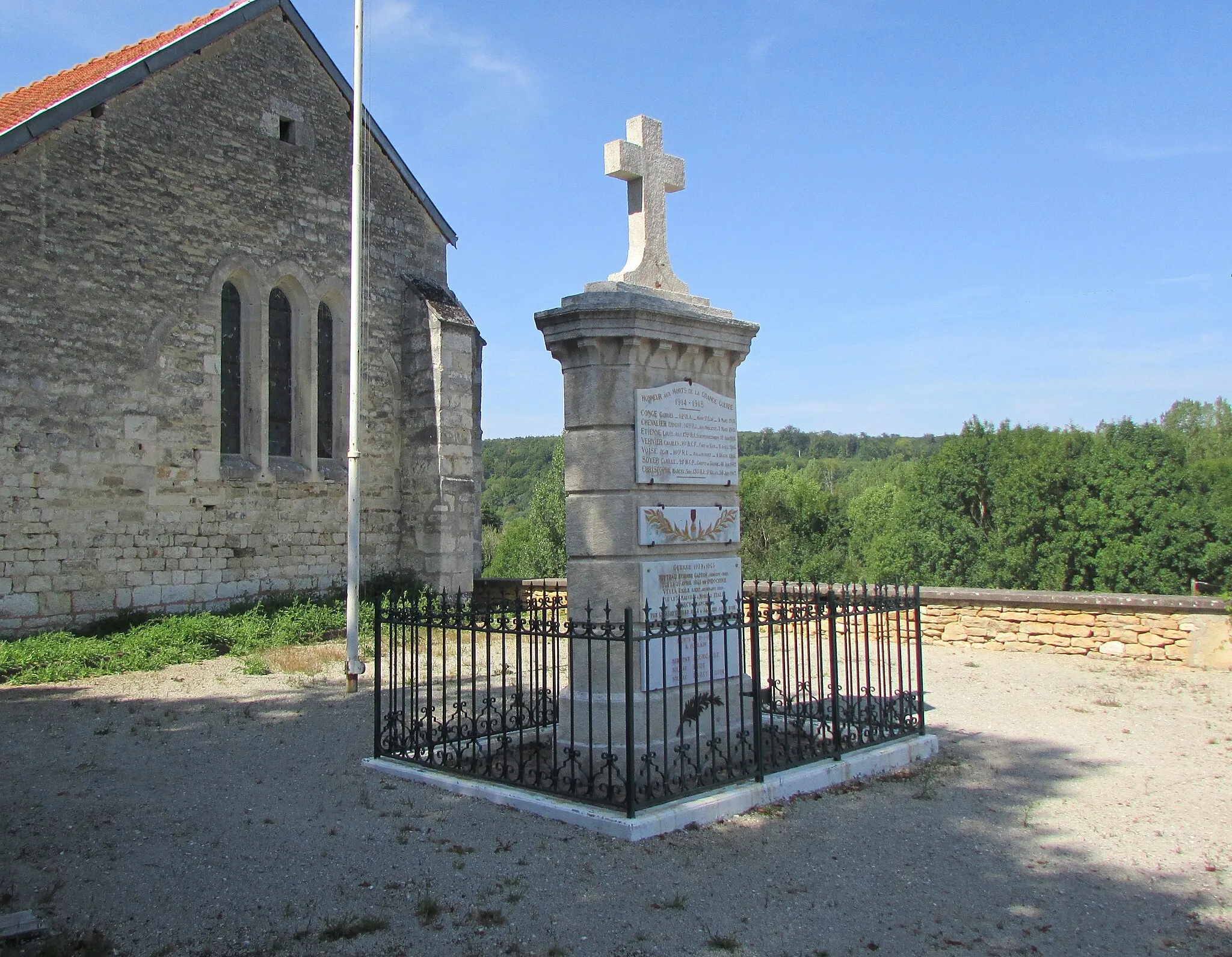 Photo showing: Le monument aux Morts.