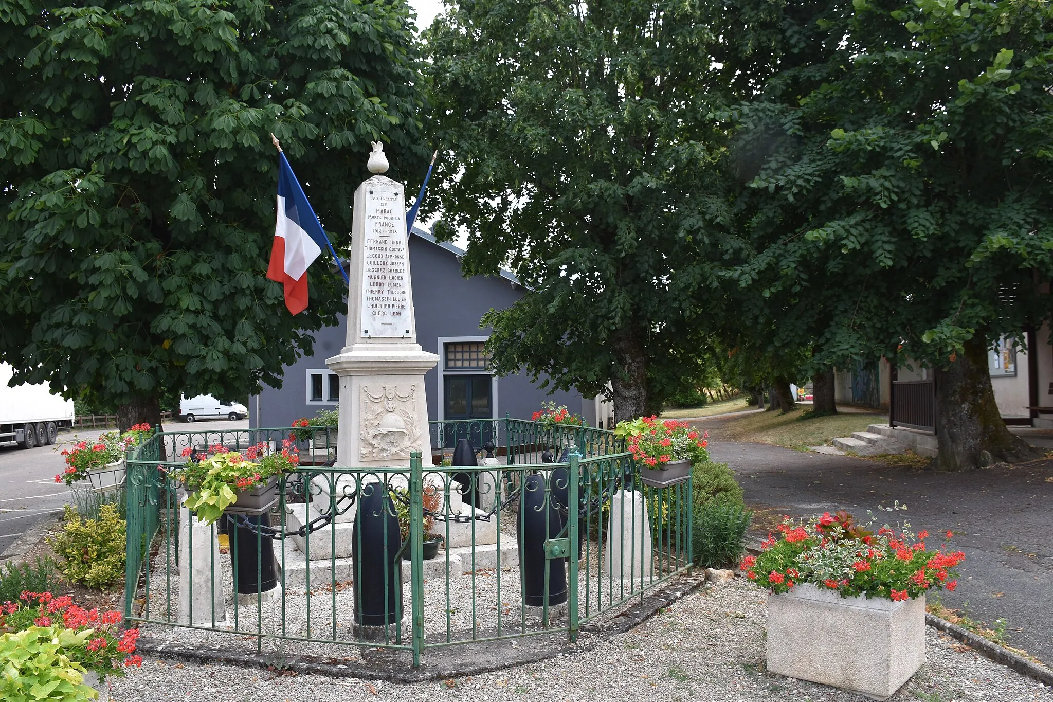Photo showing: Le monument aux morts - noms
