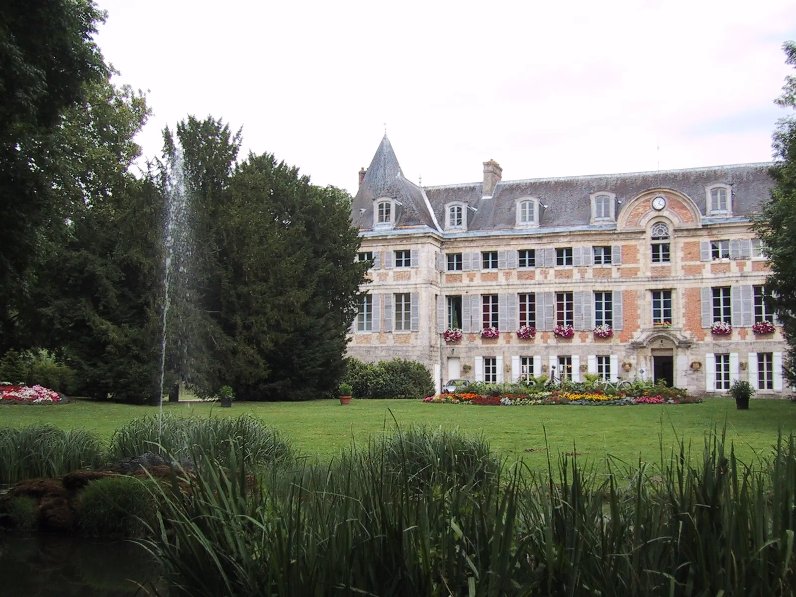 Photo showing: Château de Dormans (XIVe et XVII siècles).
2002 Jérôme SAUTRET