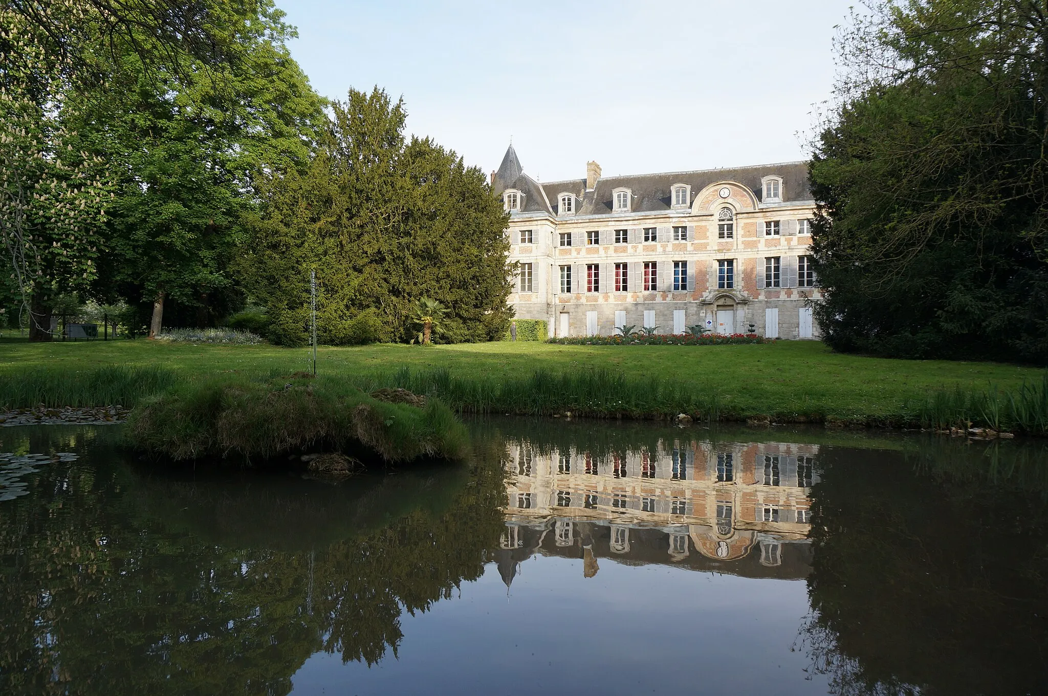 Photo showing: vue du Château de Dormans.