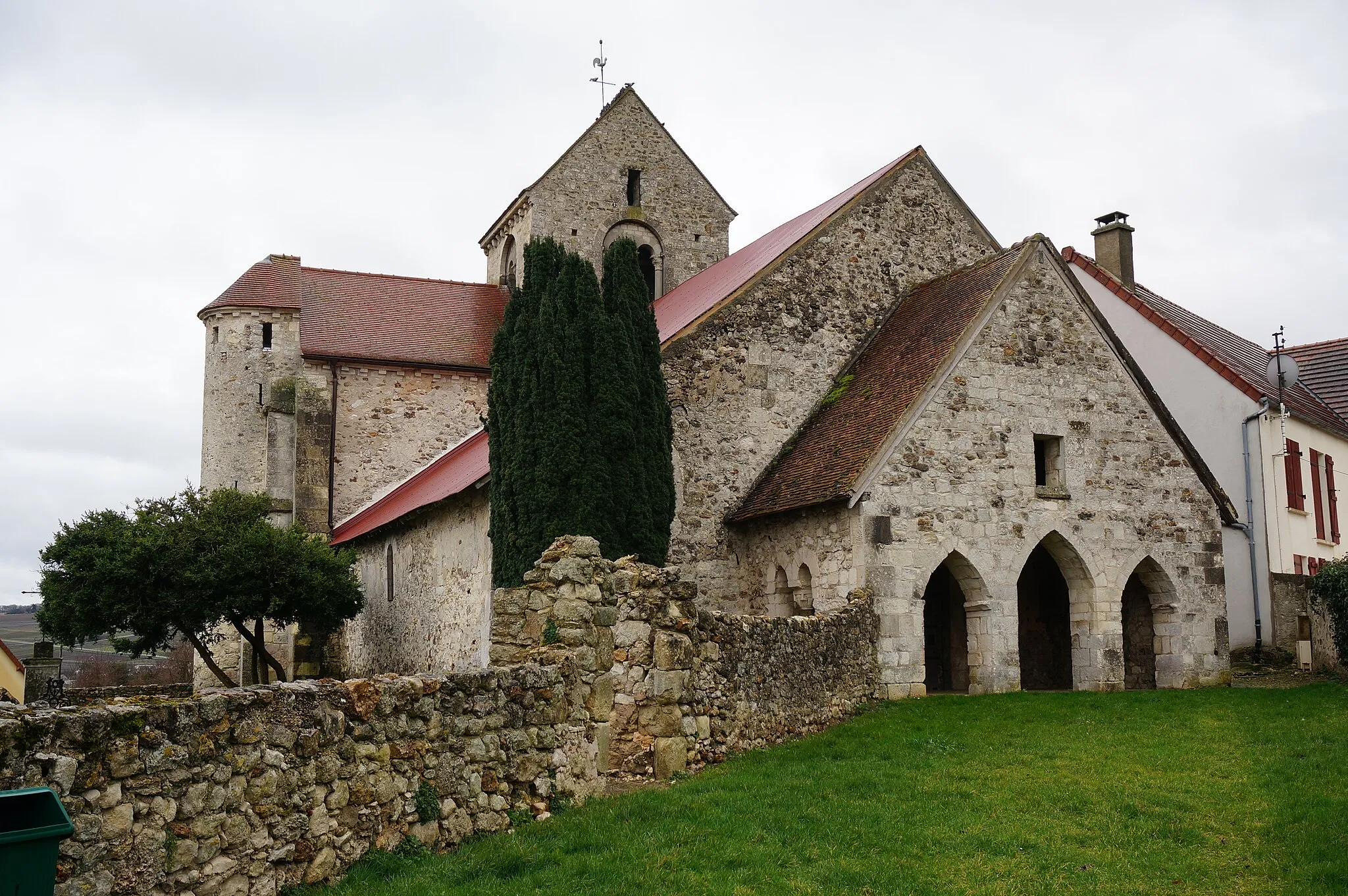 Photo showing: Soilly village.