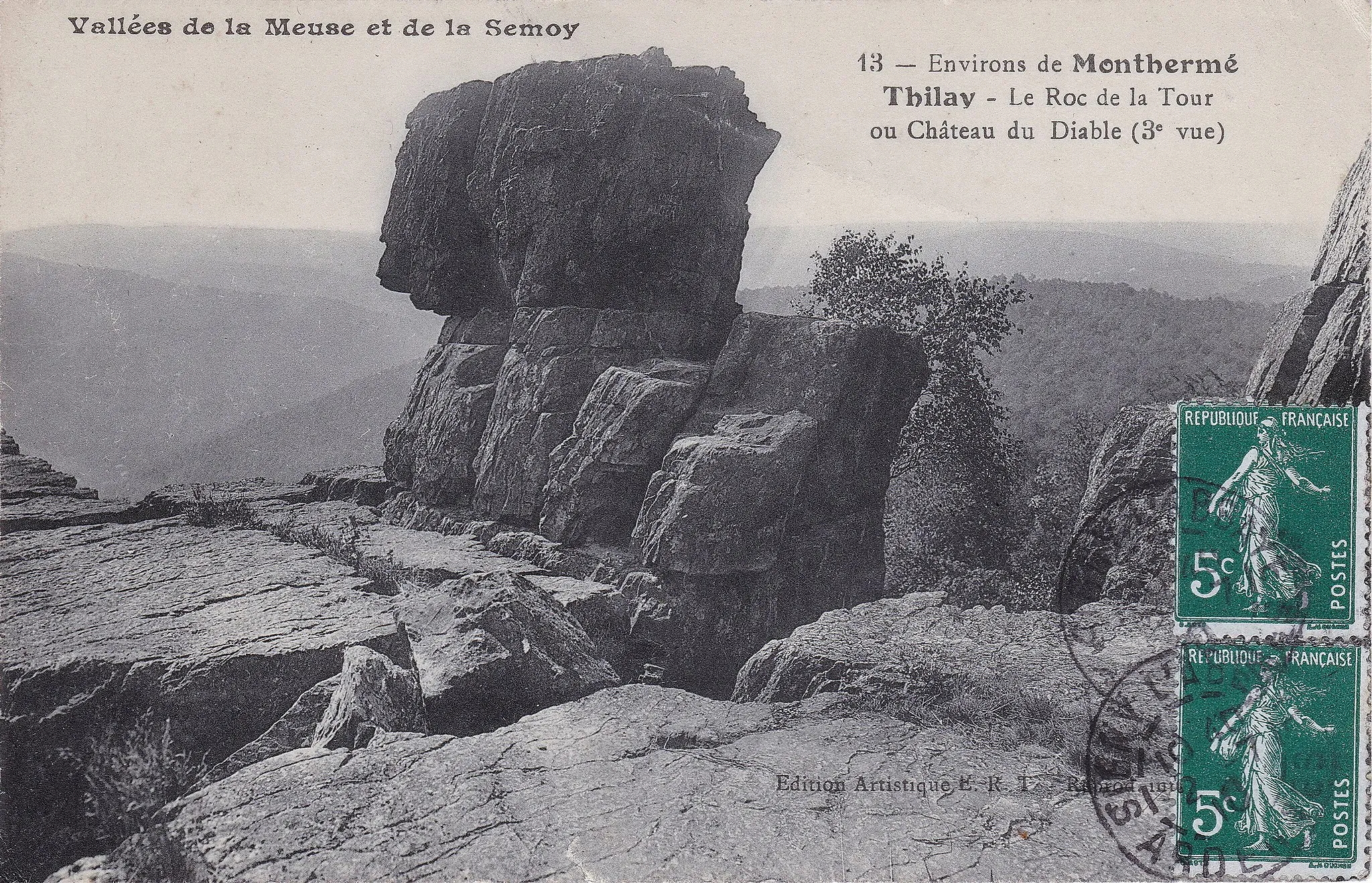 Photo showing: Vallée de la Meuse et de la Semoy (ou Semois). – Monthermé (France - département des Ardennes) — Le Roc de la Tour ou Château du diable – Autres titres sur cartes postales similaires : I : "Roc de la Tour du Château du diable" — II : "Roc la Tour"Carte voyagée 2 juillet  1910.