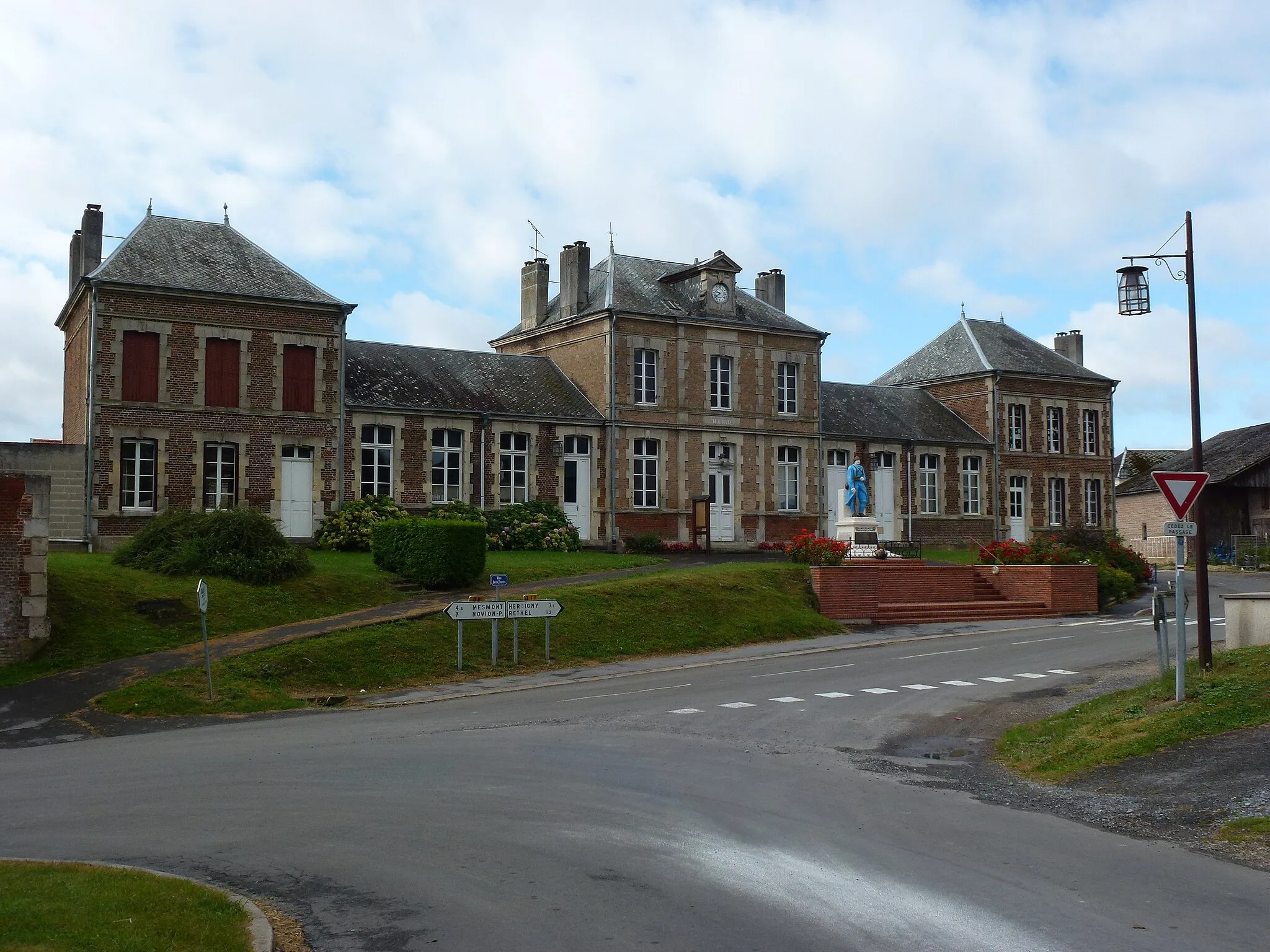 Photo showing: Wasigny (Ardennes) mairie