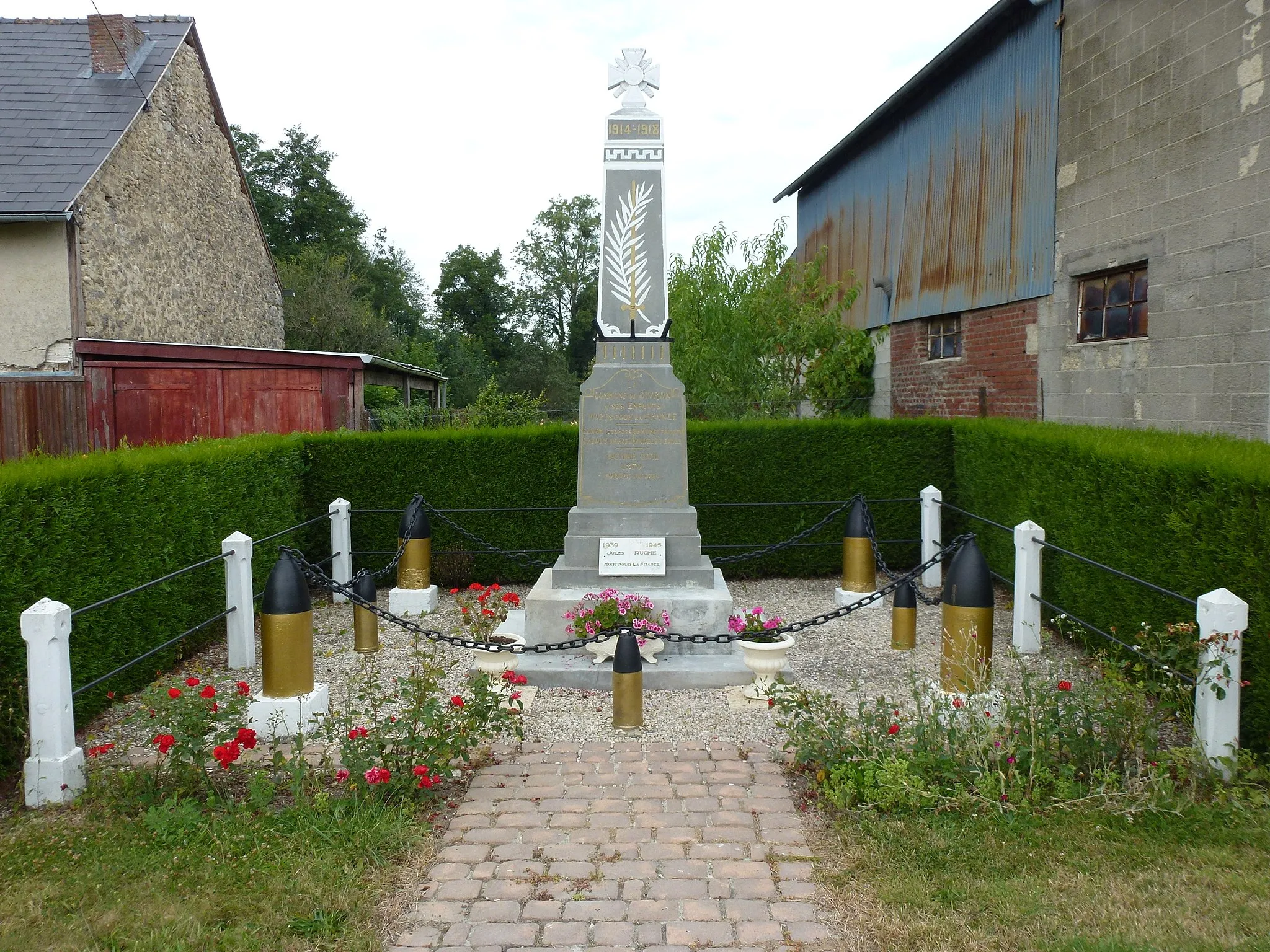 Photo showing: Givron (Ardennes) monument aux morts