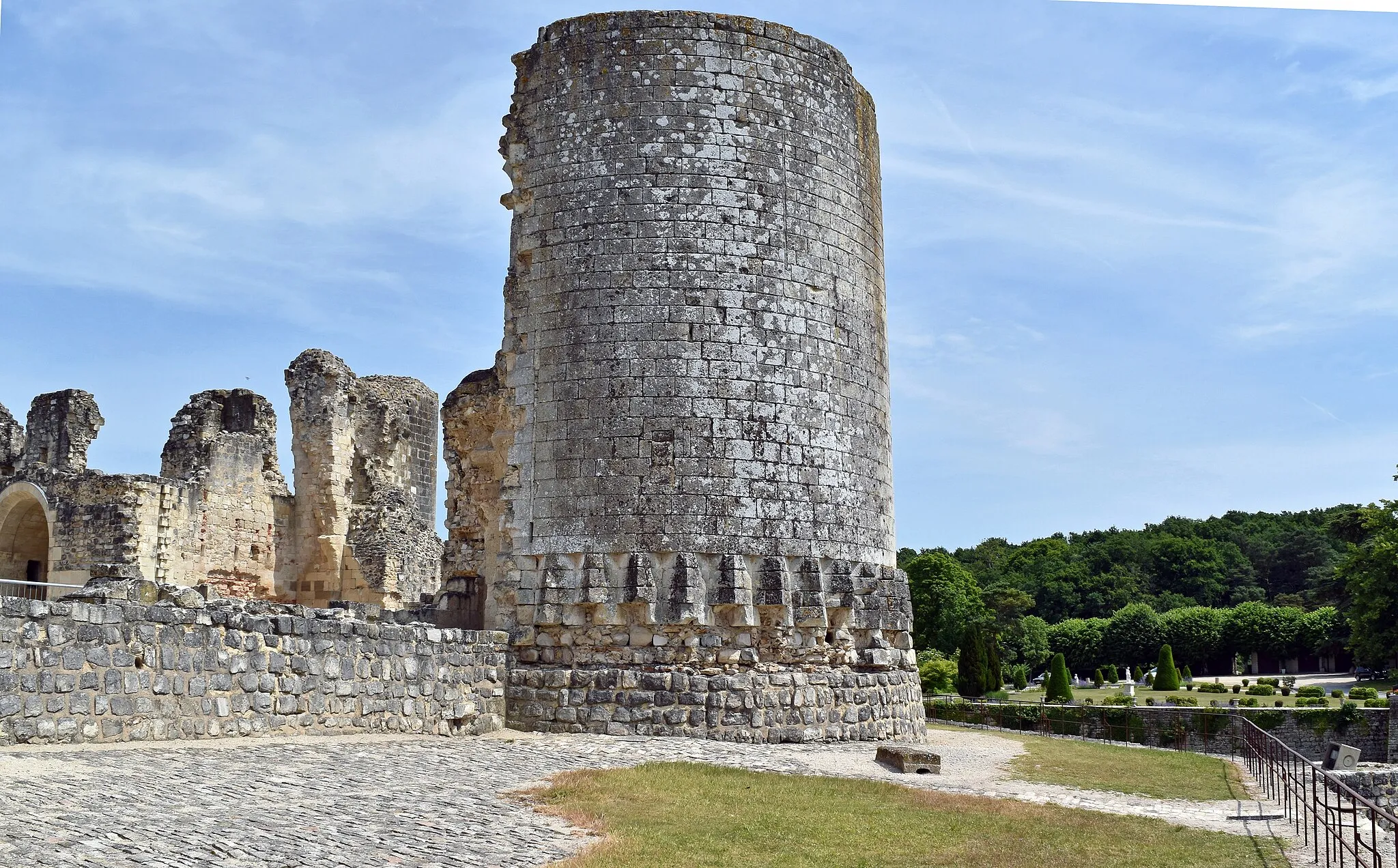 Photo showing: This building is indexed in the base Mérimée, a database of architectural heritage maintained by the French Ministry of Culture, under the reference PA00115670 .