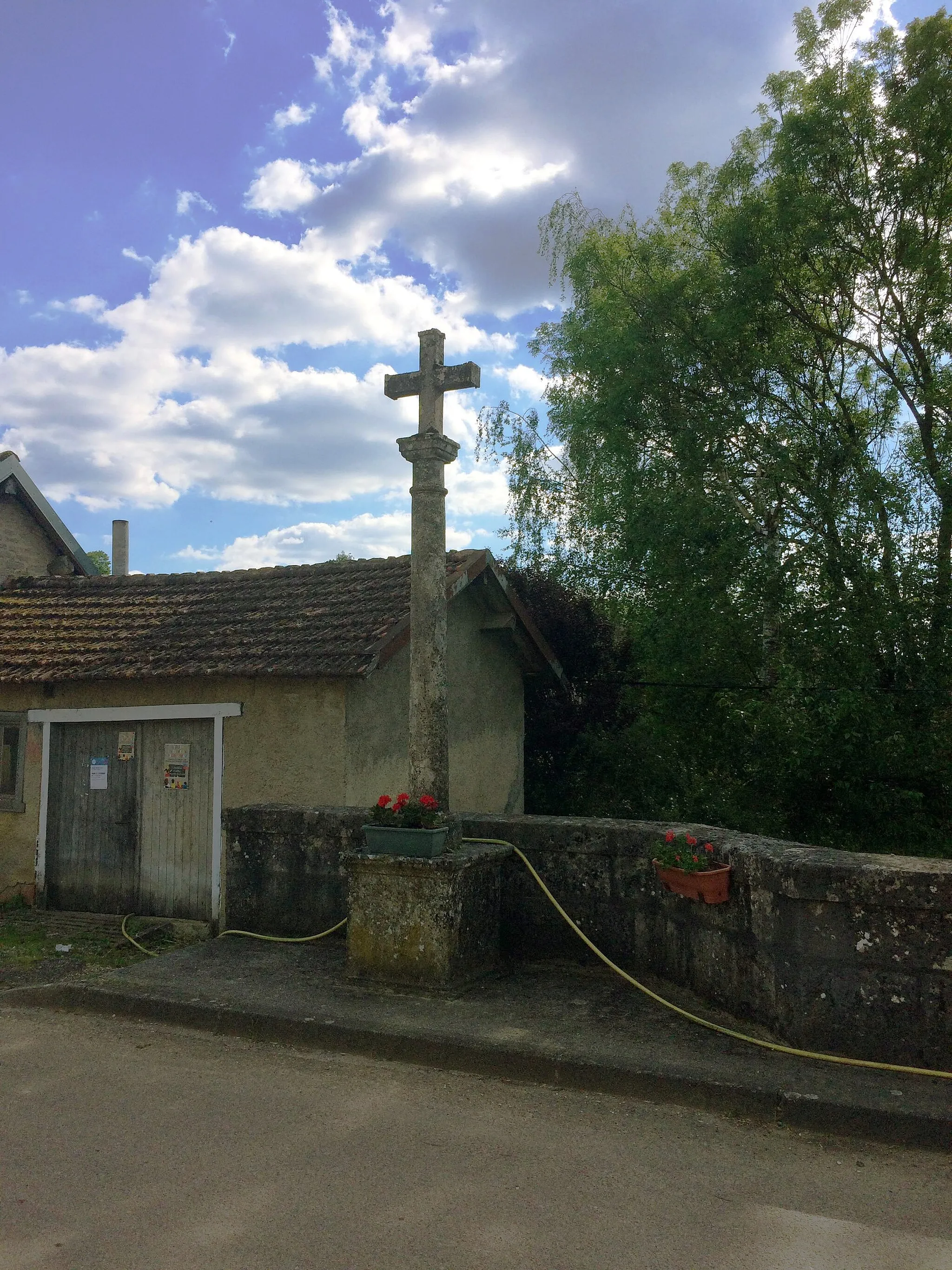 Photo showing: Croix des Planches, Charmoilles