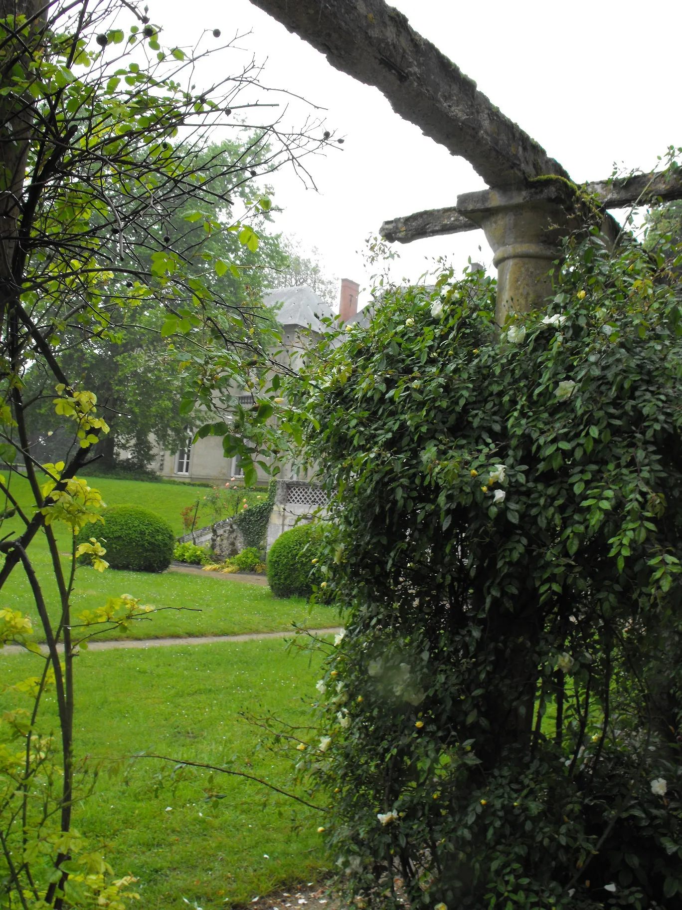 Photo showing: Monastère des Bénédictines détail parc