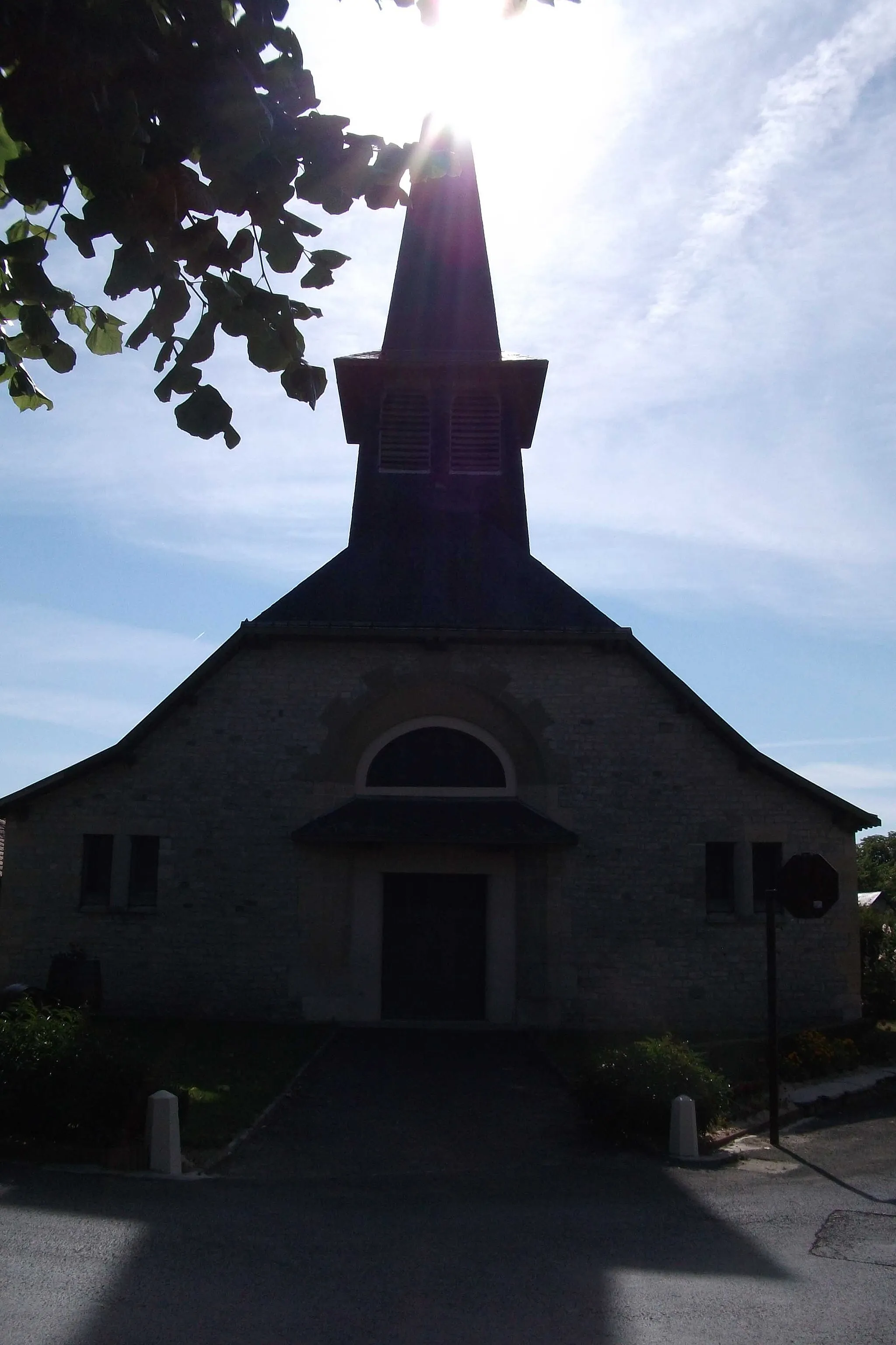 Photo showing: Église de Merfy vue depuis la place du souvenir.