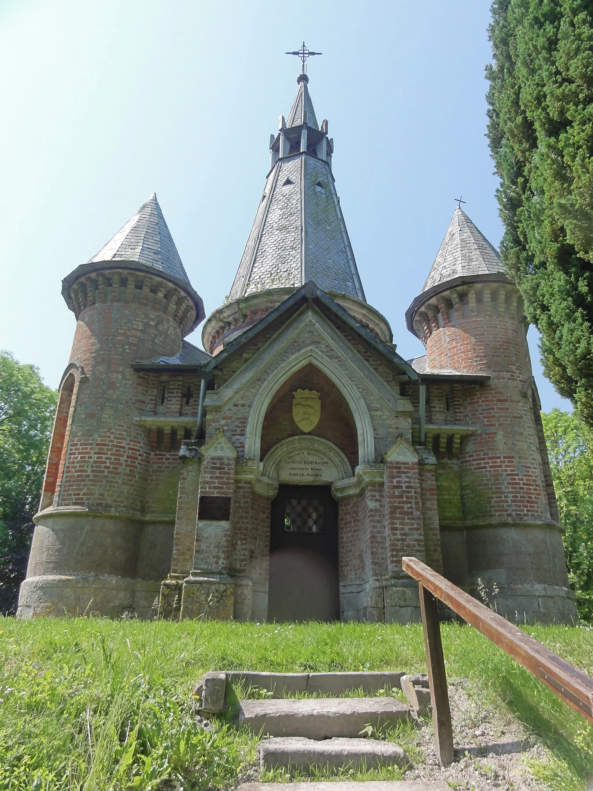 Photo showing: Mont Saint Bertauld (Chaumont-Porcien) entree de la chapelle commémorative