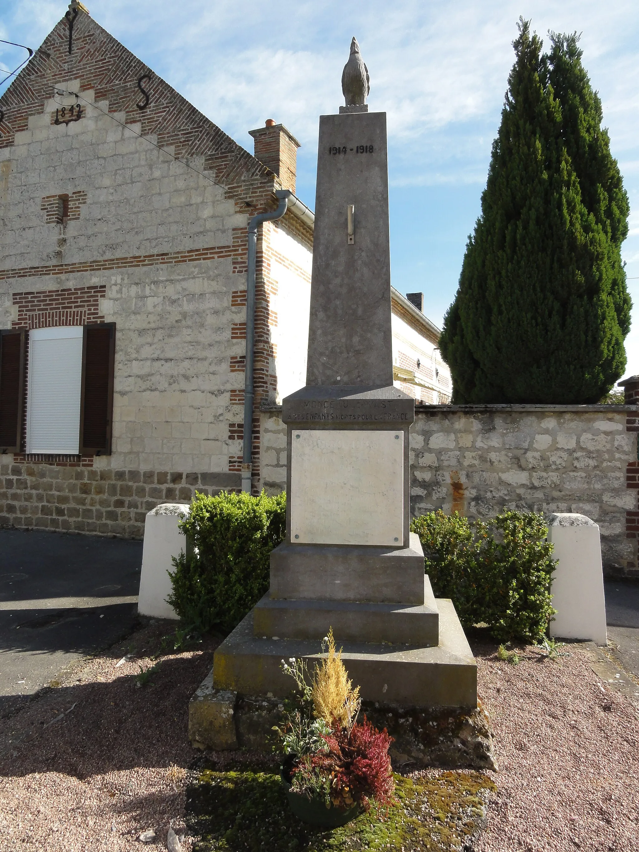 Photo showing: Monceau-le-Waast (Aisne) monument aux morts
