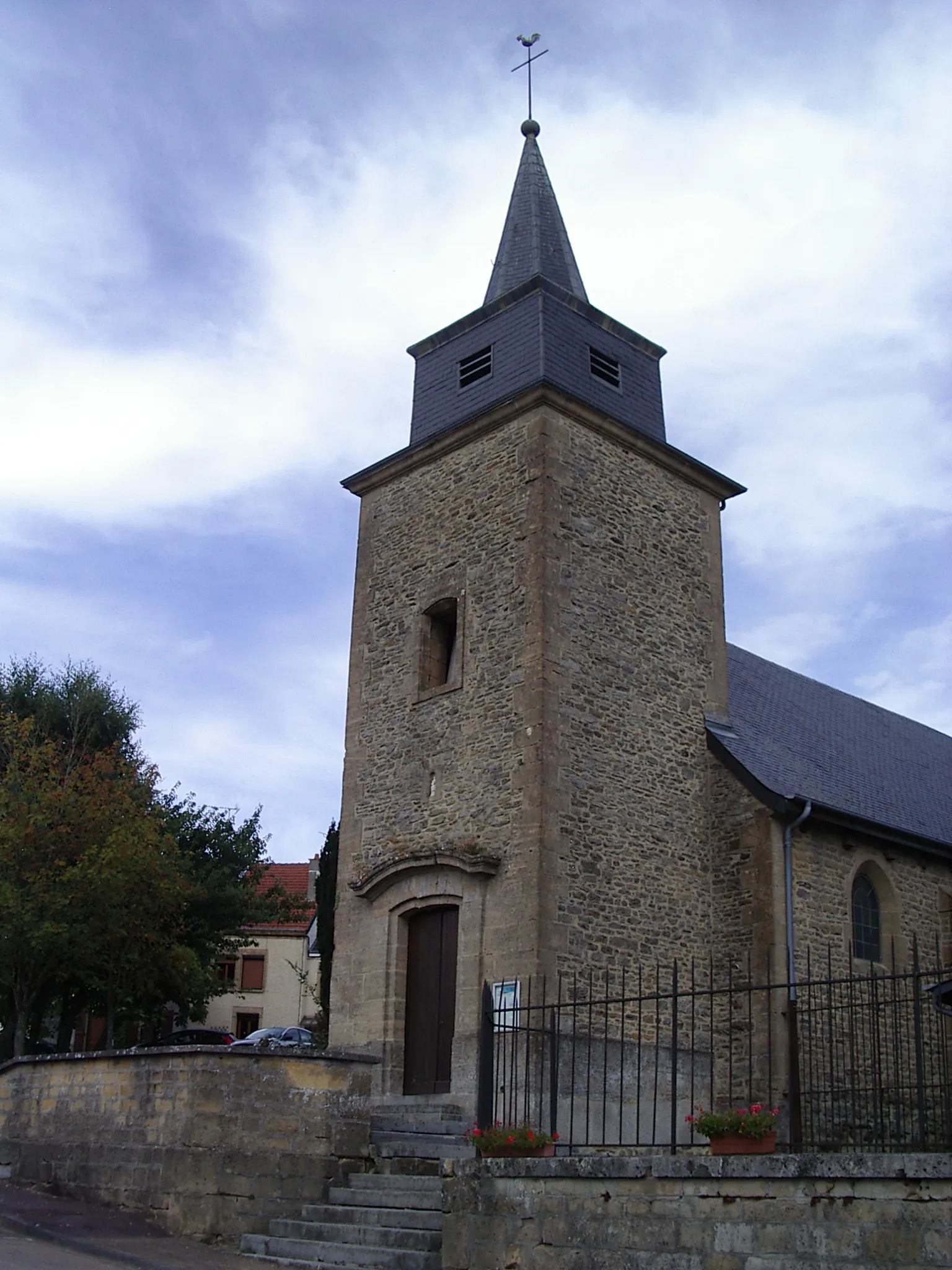 Photo showing: Eglise paroissiale : Fleigneux est une commune française, située dans le département des Ardennes et la région Champagne-Ardenne.