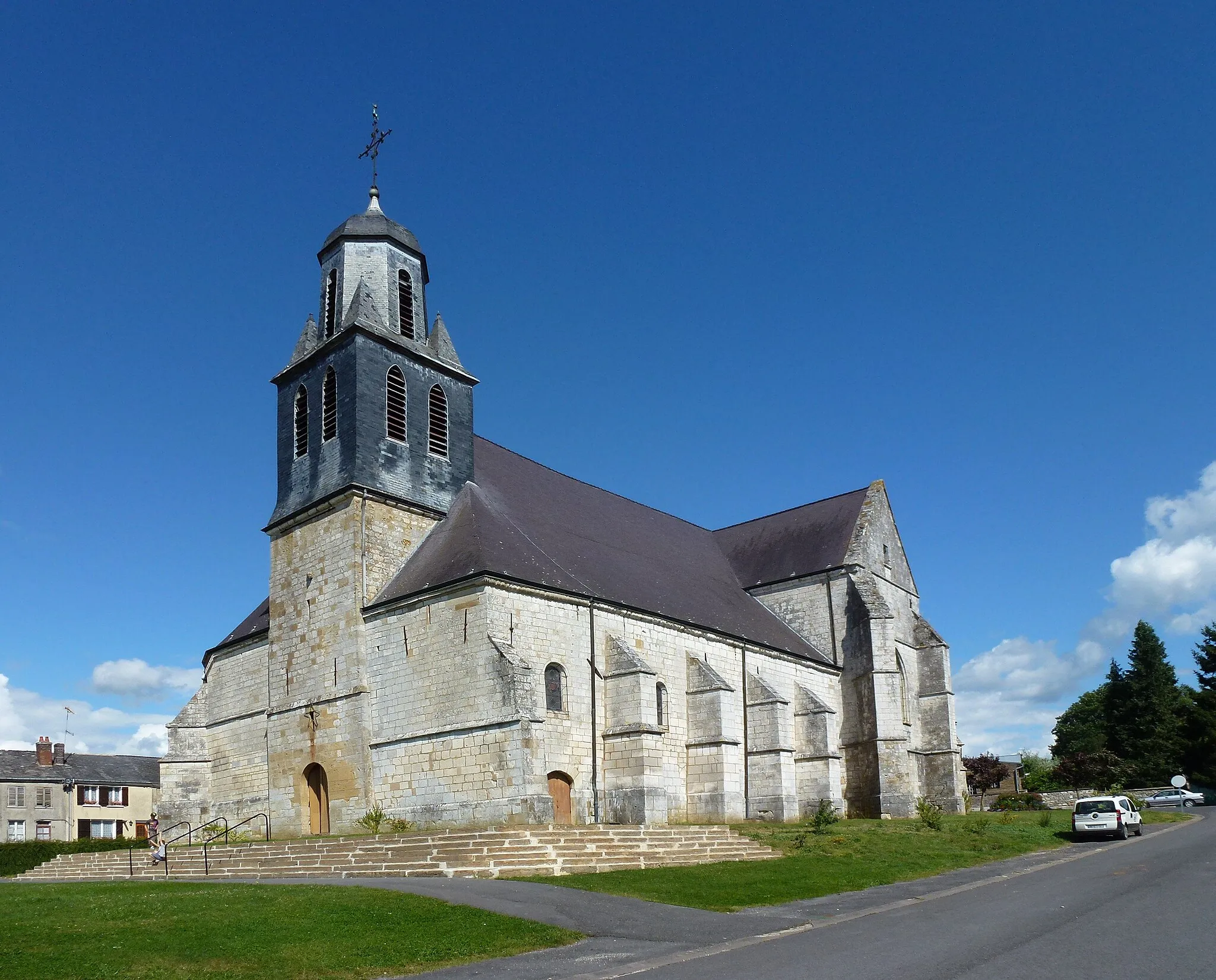 Photo showing: Launois-sur-Vence (Ardennes) église Saint-Etienne. Construction: 12e siècle; 13e siècle; 15e siècle; 16e siècle.