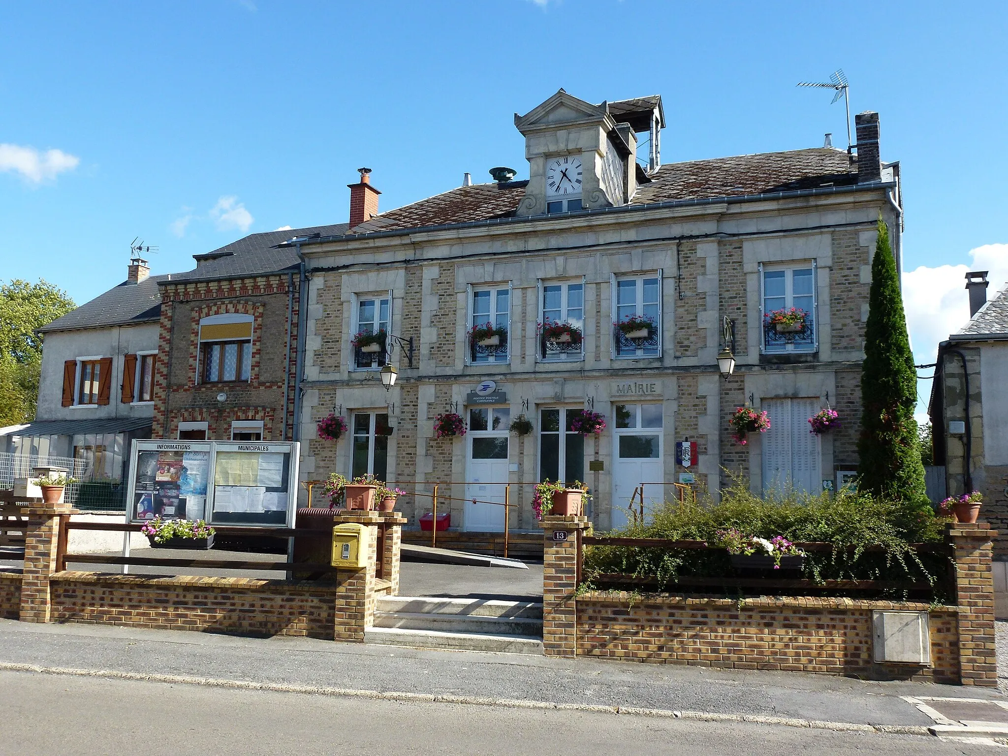 Photo showing: Launois-sur-Vence (Ardennes) mairie, bureau de poste