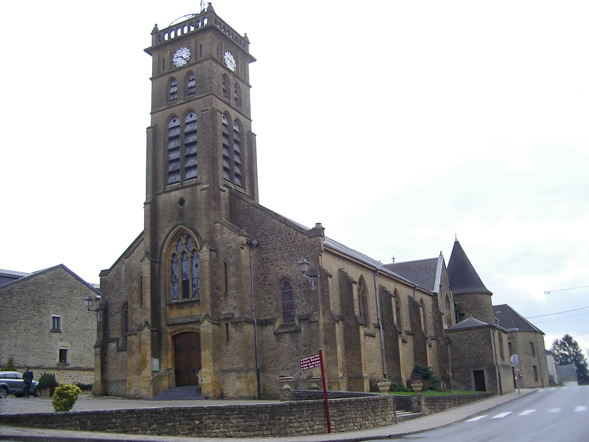 Photo showing: Eglise fortifiée (façade)-Vivier-au-Court-Ardennes-France