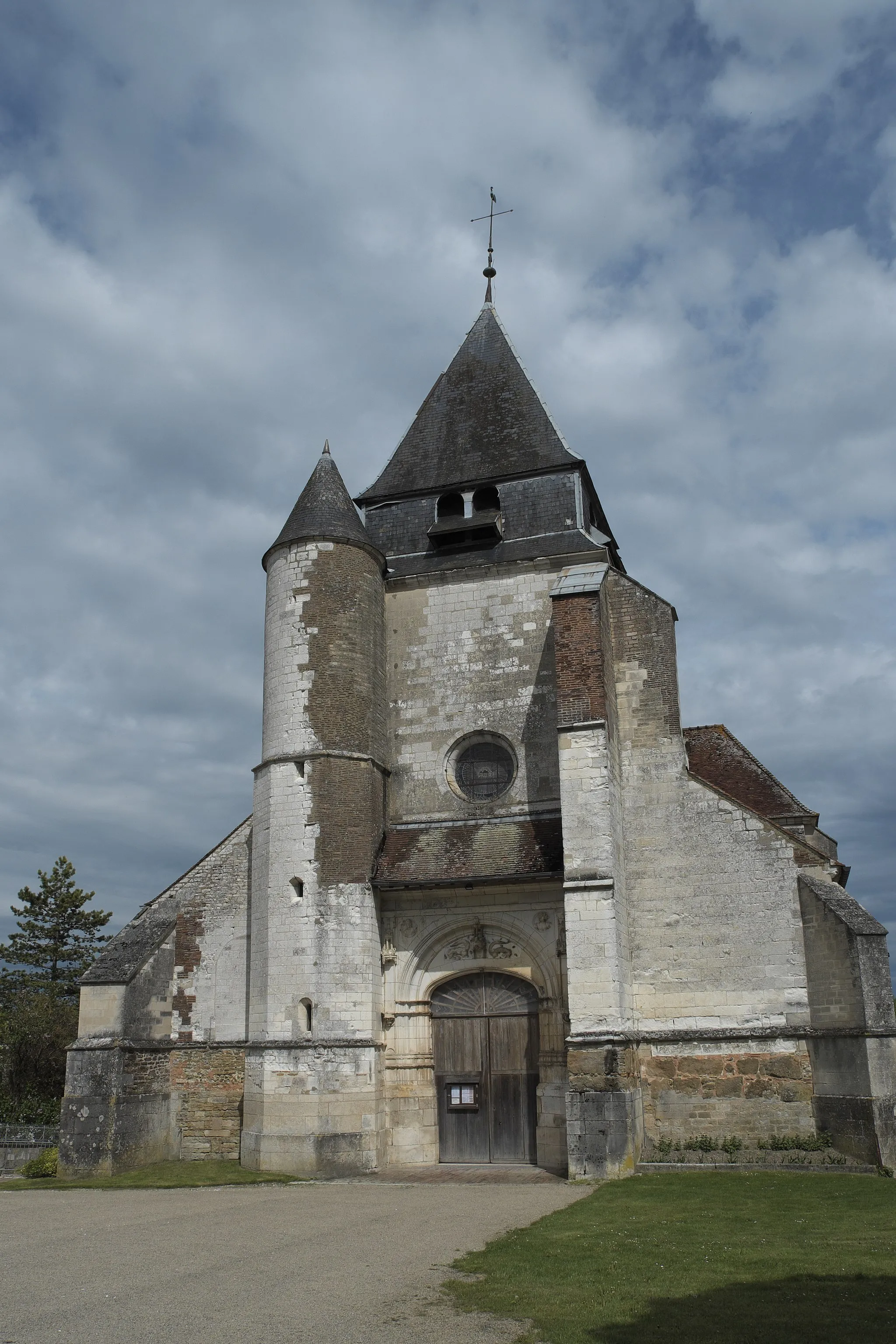 Photo showing: Kirche Saint-Loup-de-Sens in Auxon im Département Aube (Champagne-Ardenne/Frankreich), Westfassade mit Turm
