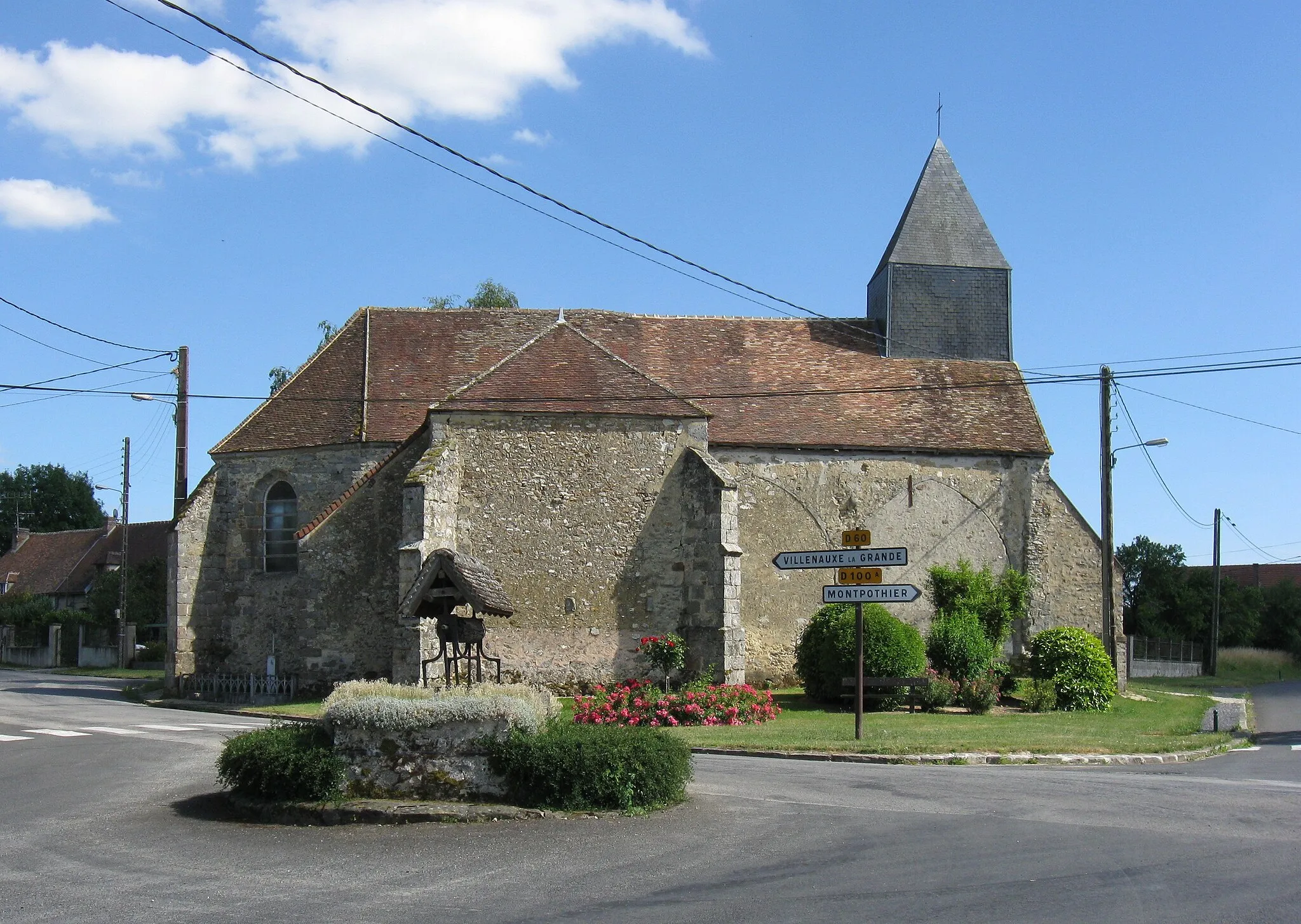 Photo showing: Église Saint-Jean-Baptiste de Fontaine-sous-Montaiguillon. (Louan-Villegruis-Fontaine, Seine-et-Marne, région Île-de-France).