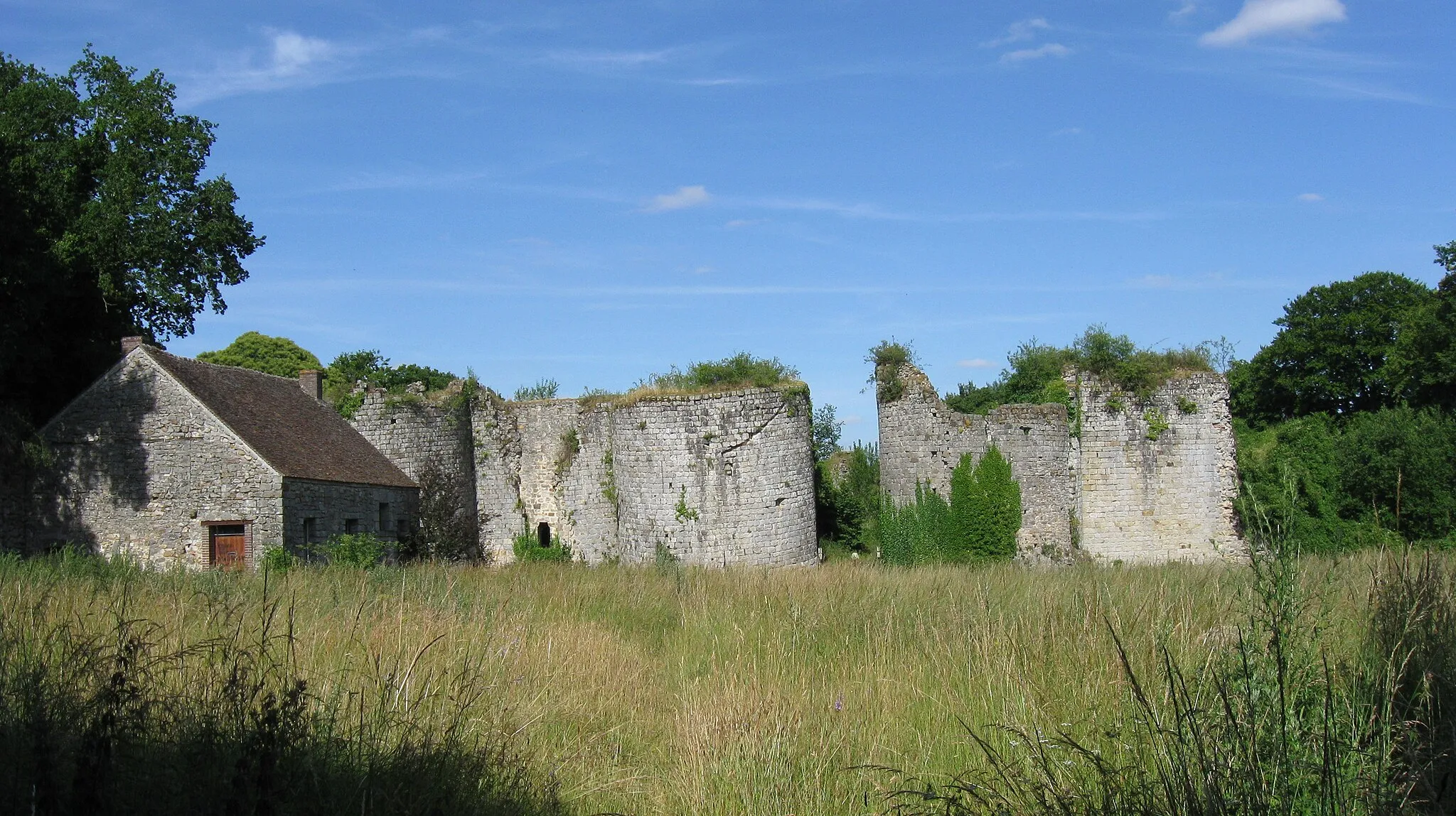 Photo showing: Entrée du château de Montaiguillon. (Seine-et-Marne, région Île-de-France).