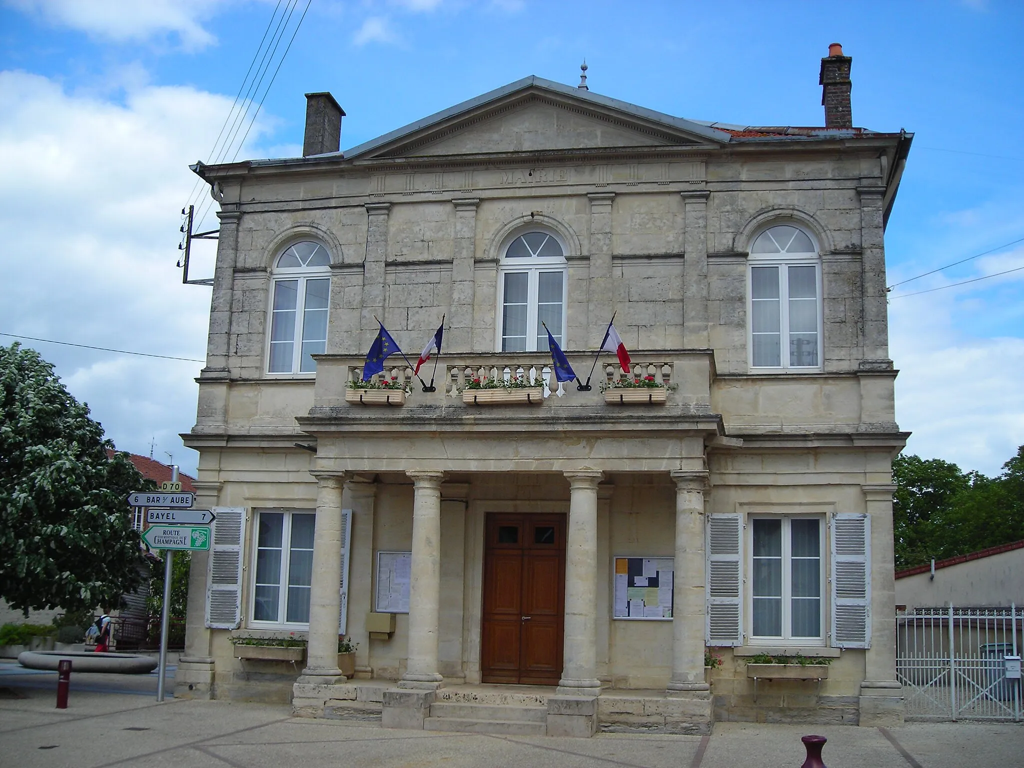 Photo showing: Town hall in Baroville in the Aube department, France