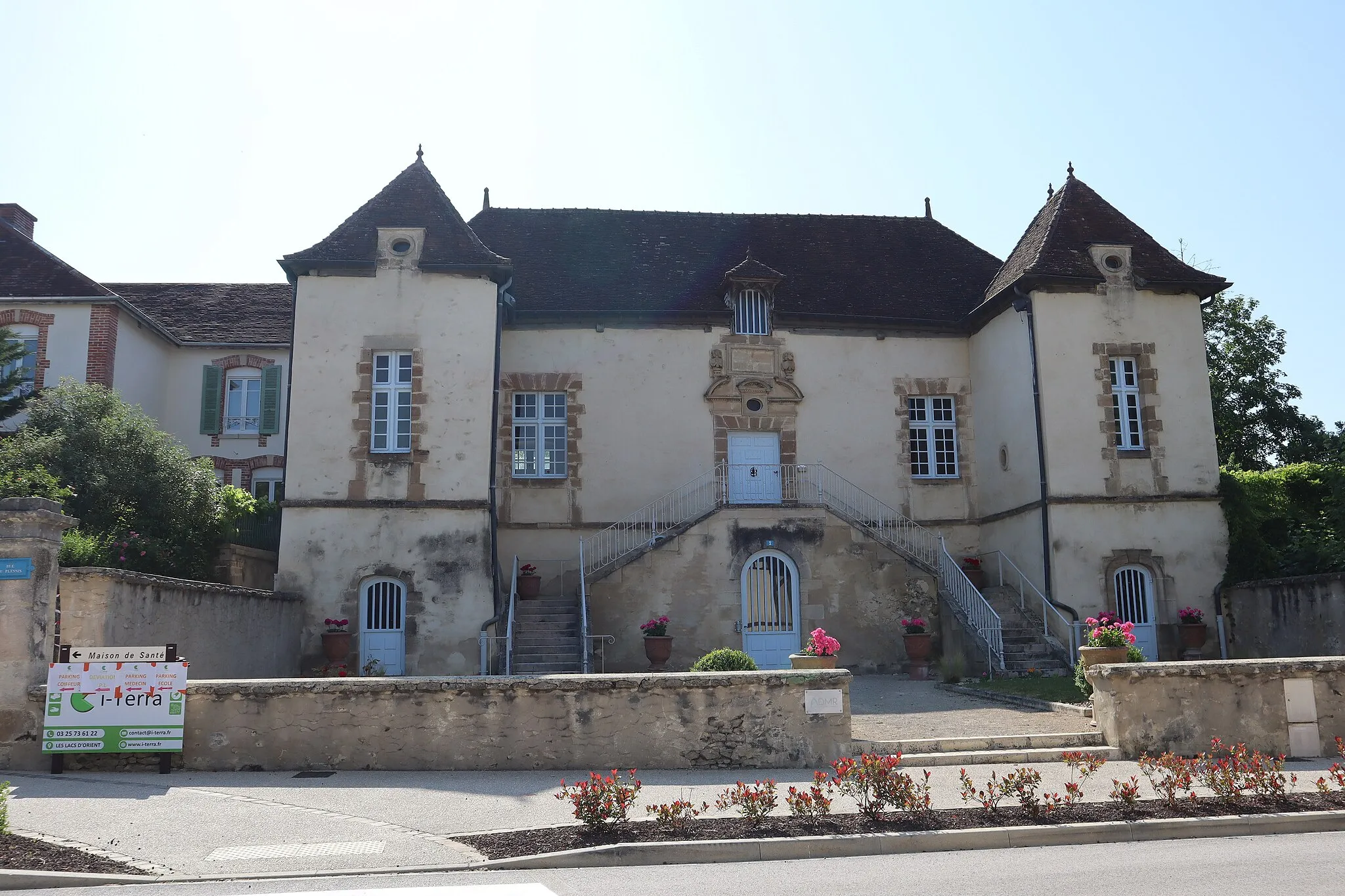Photo showing: Maison communale à Soulaines-Dhuys (10).