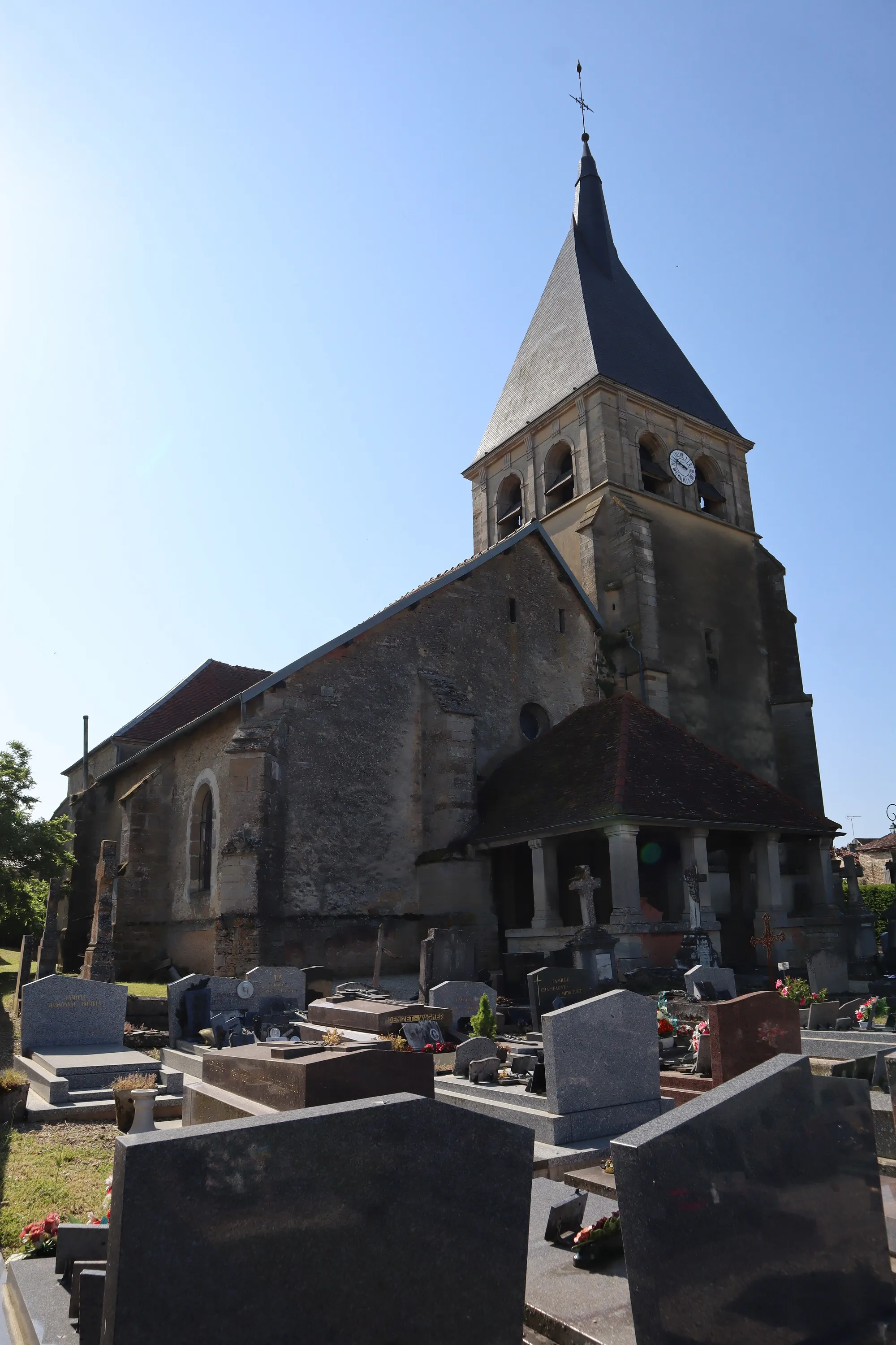 Photo showing: Extérieur de l'église Saint-Pierre-ès-Liens de Ville-sur-Terre (10).