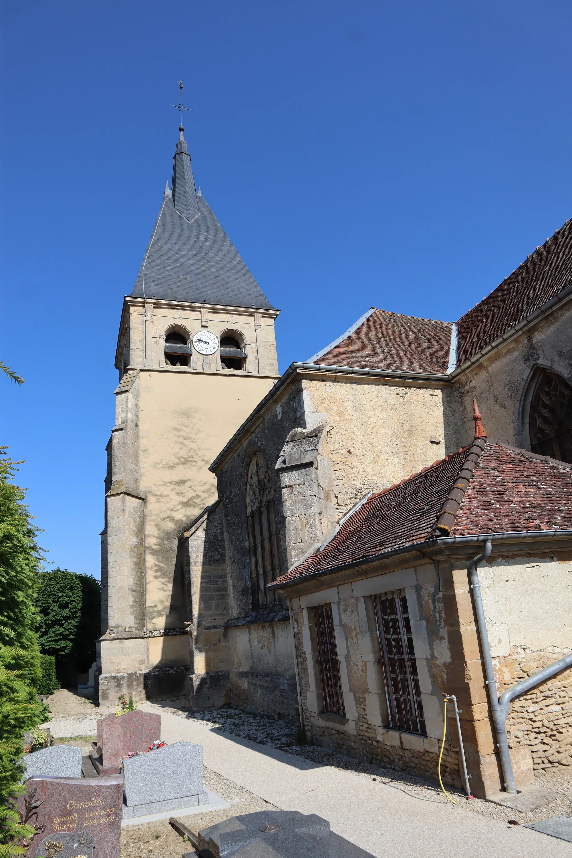 Photo showing: Extérieur de l'église Saint-Pierre-ès-Liens de Ville-sur-Terre (10).