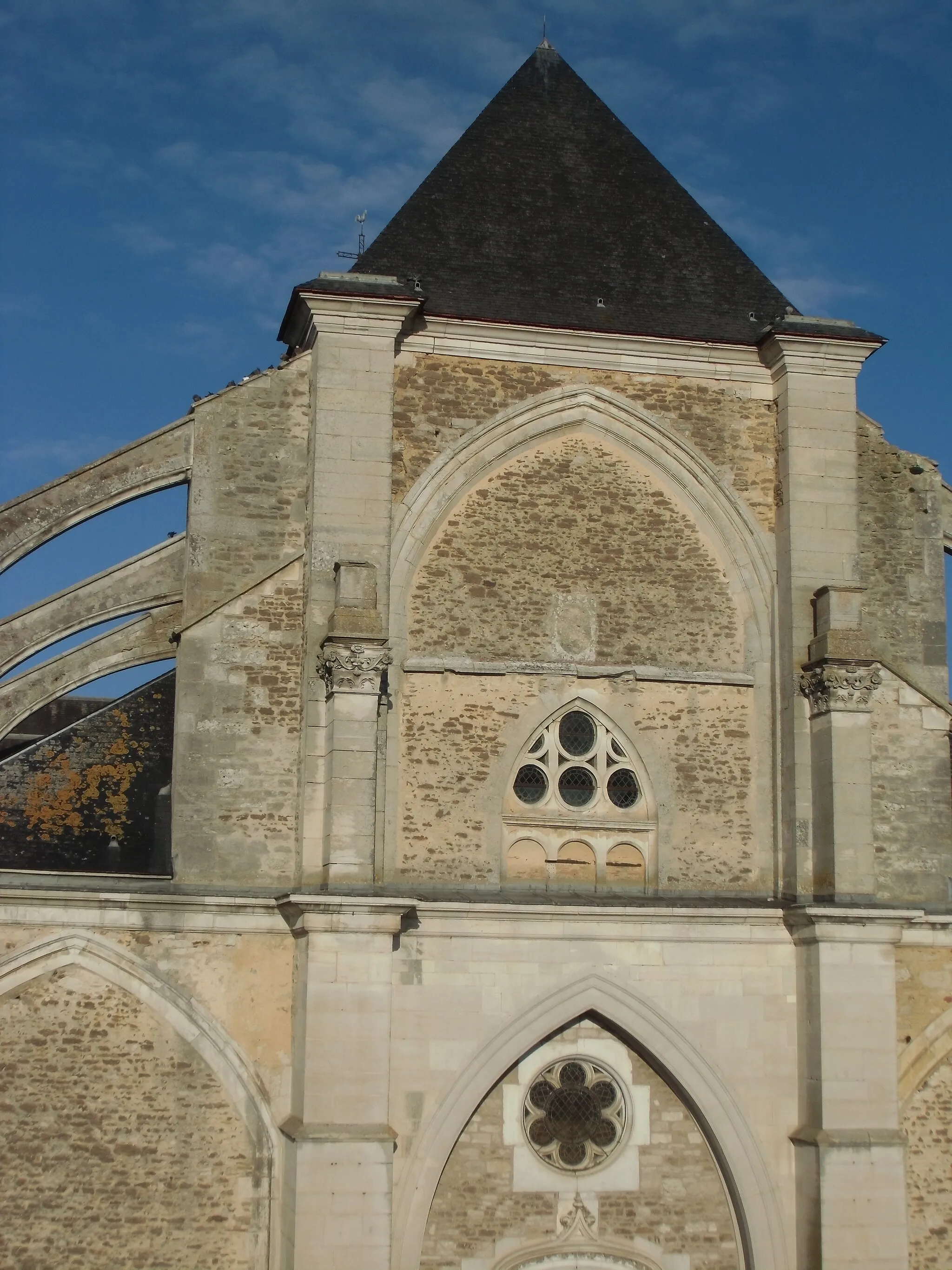 Photo showing: Eglise Saint-Jean-Baptiste de Chaource vue de la place de l'église