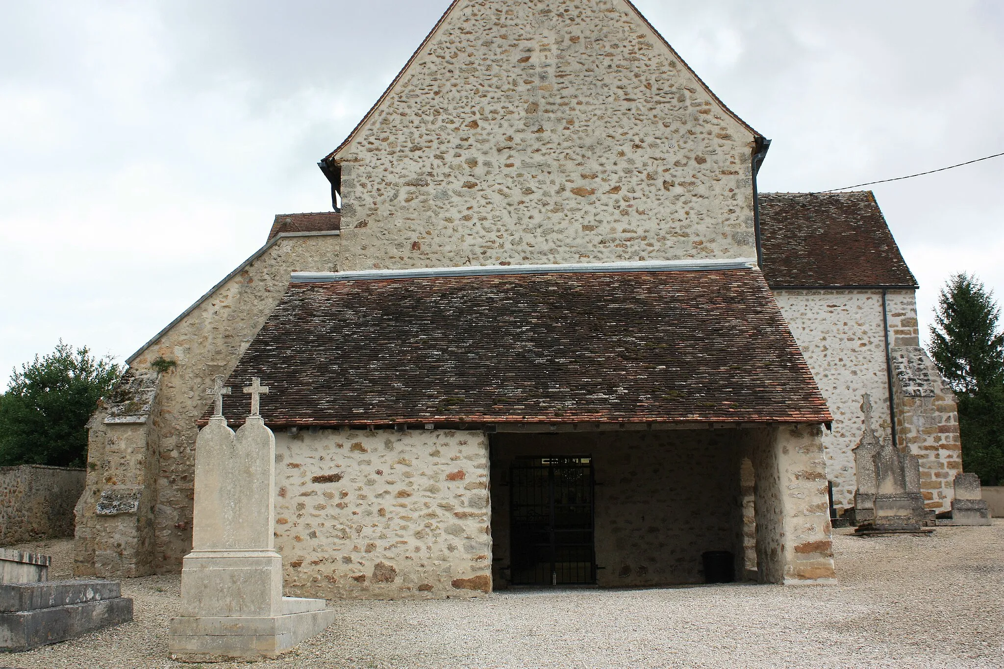 Photo showing: Fontaine-Mâcon - Eglise de la Nativité-de-Notre-Dame
Façade Ouest