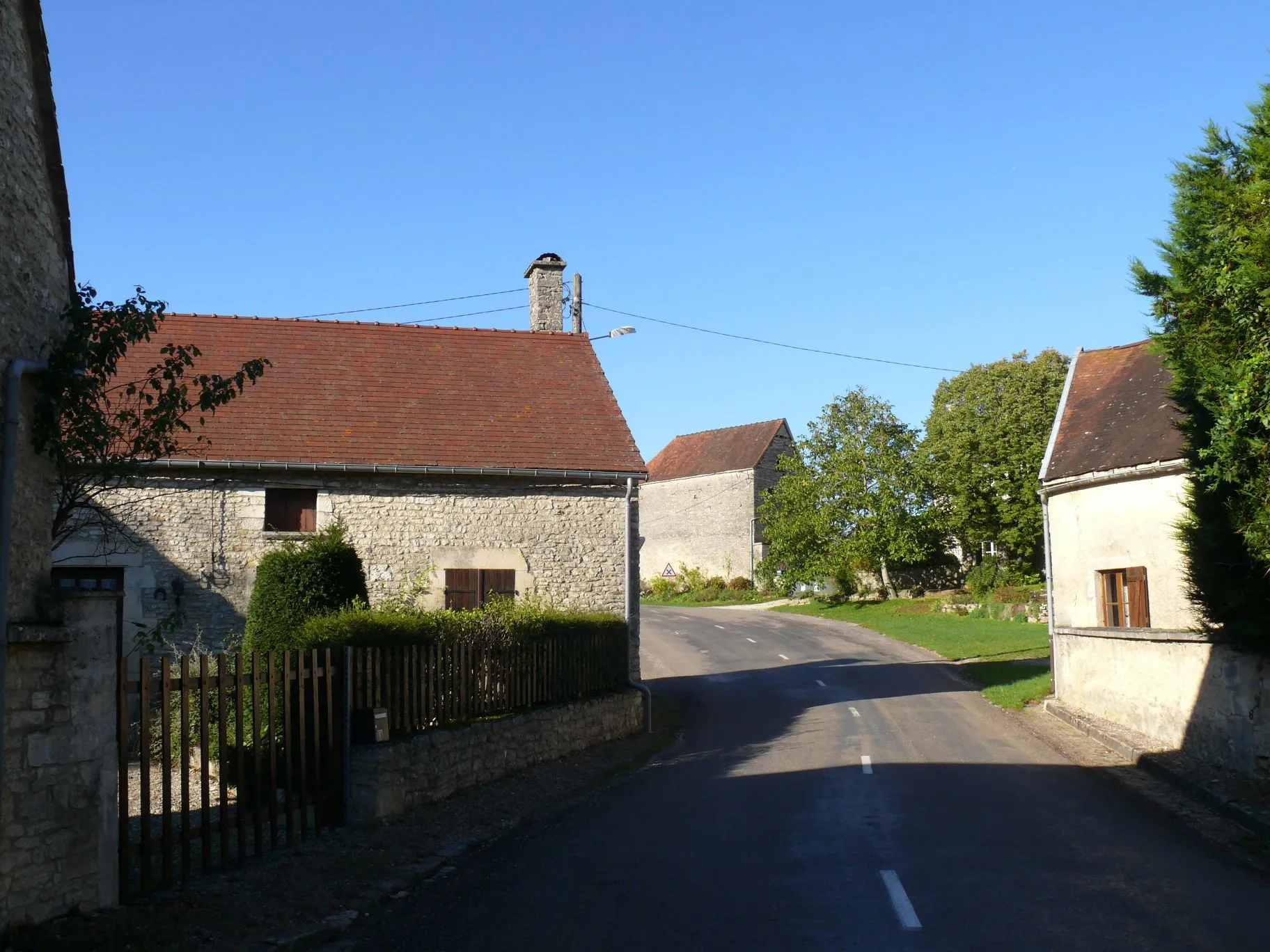 Photo showing: Street in Pargues (Aube, Champagne-Ardenne, France).