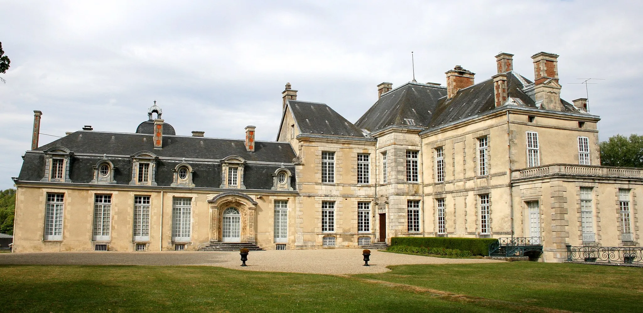 Photo showing: ce château a été habité par Voltaire et Mme du Châtelet entre 1734 et 1749