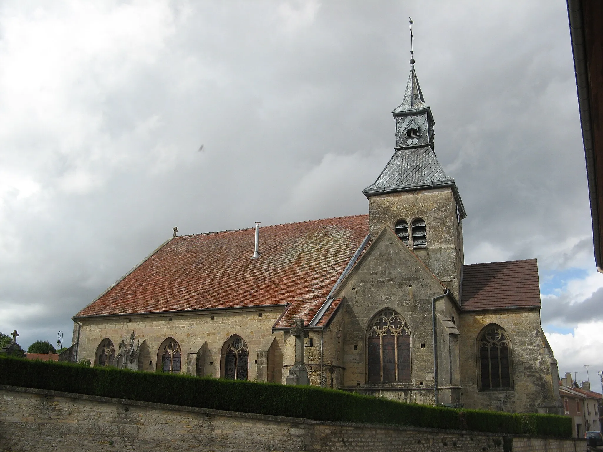 Photo showing: This building is inscrit au titre des monuments historiques de la France. It is indexed in the base Mérimée, a database of architectural heritage maintained by the French Ministry of Culture, under the reference PA52000014 .