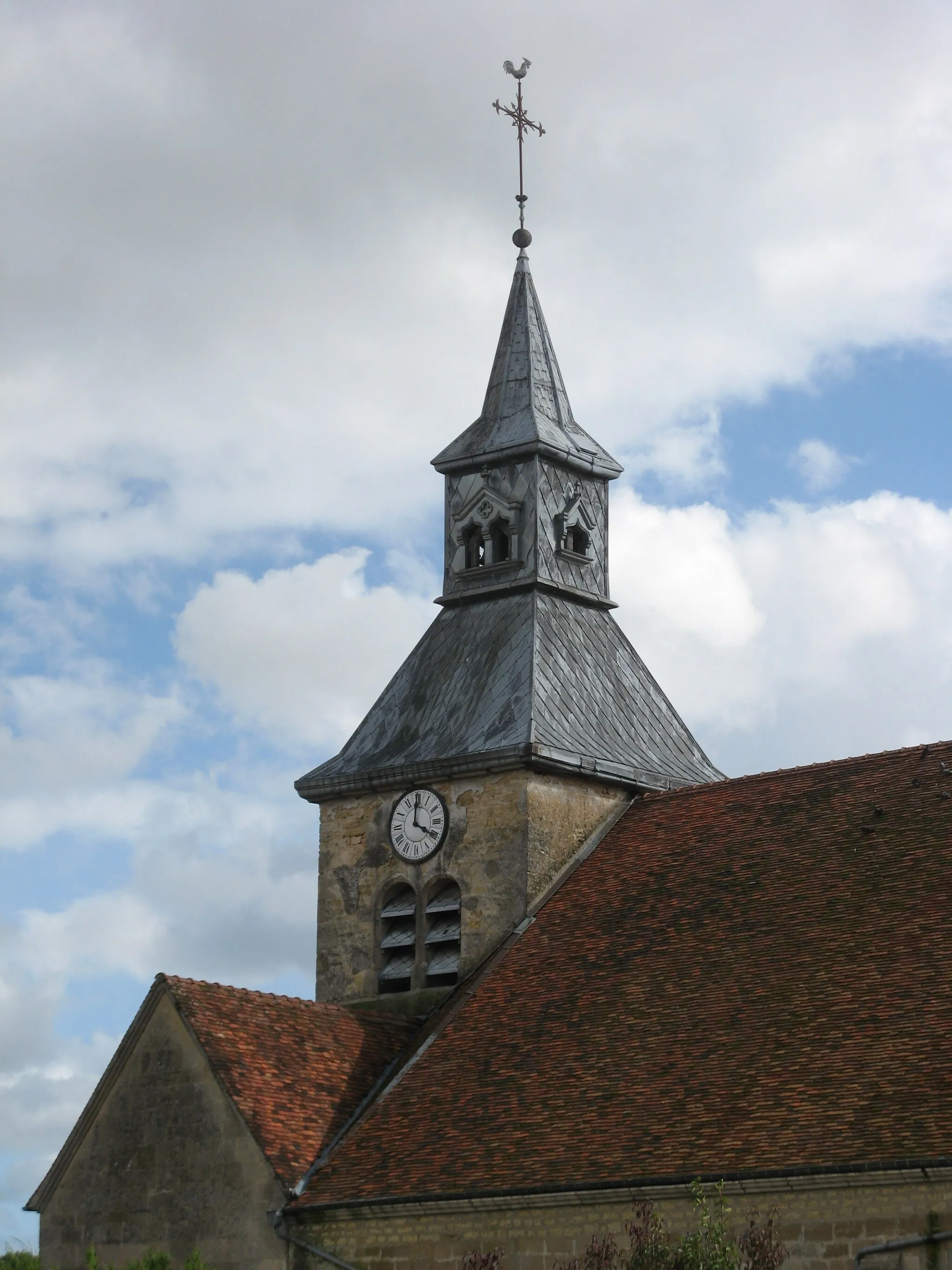 Photo showing: This building is inscrit au titre des monuments historiques de la France. It is indexed in the base Mérimée, a database of architectural heritage maintained by the French Ministry of Culture, under the reference PA52000014 .