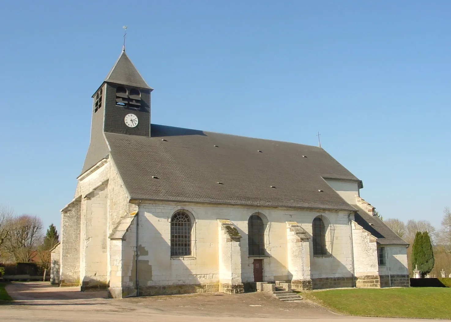 Photo showing: La face sud de l'église, février 2013.