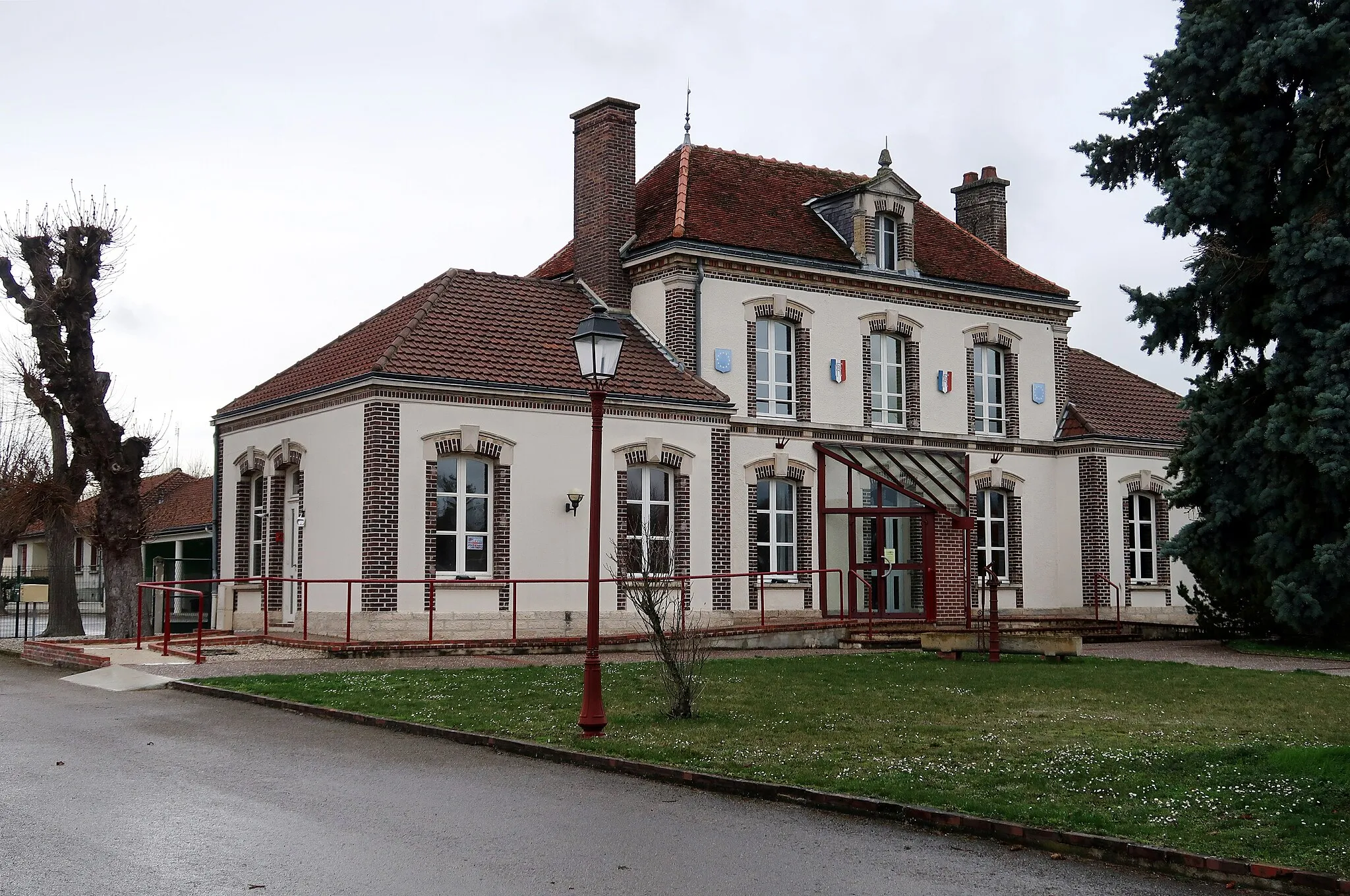 Photo showing: Charmont-sous-Barbuise, mairie