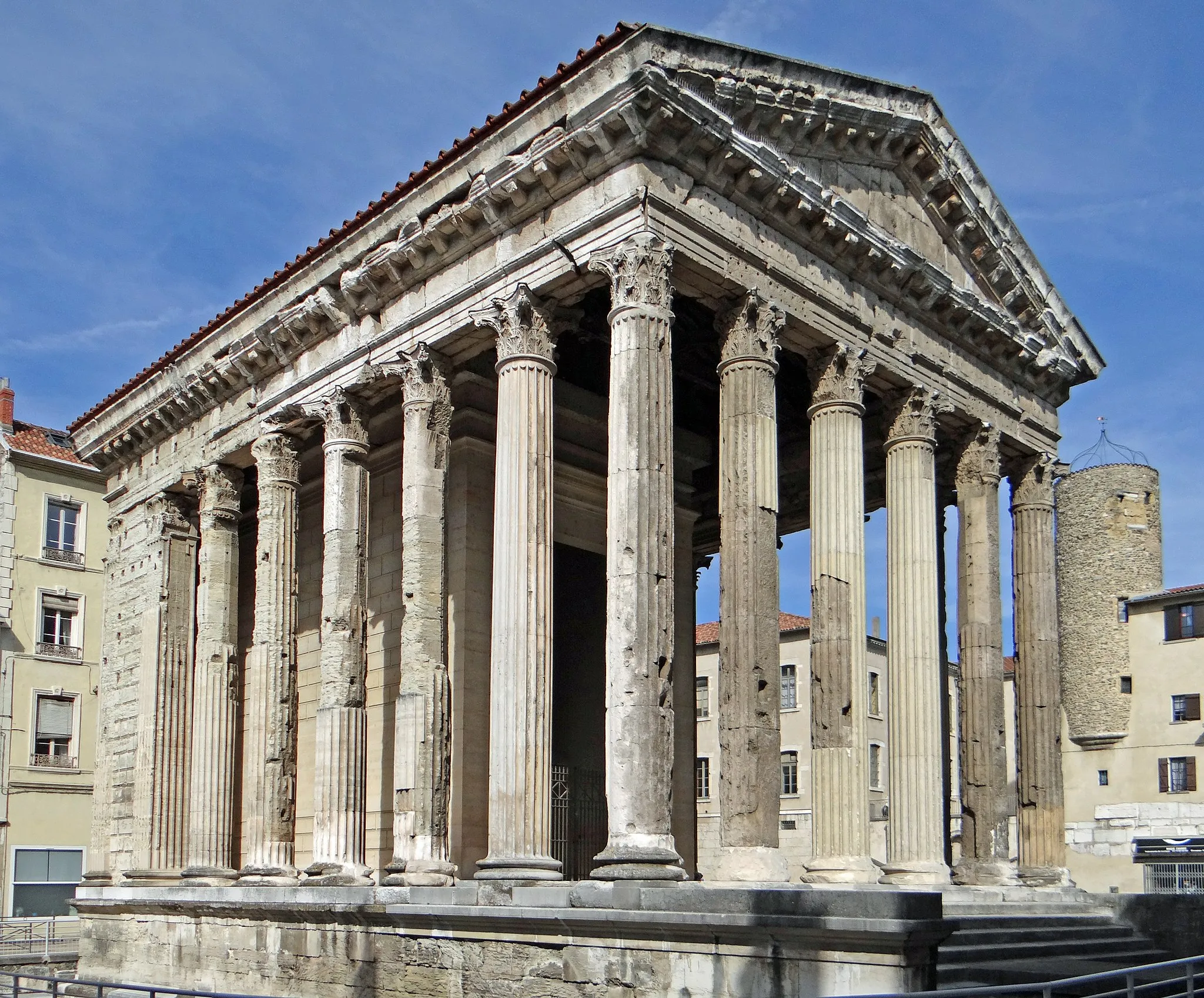 Photo showing: Vienne - Temple d'Auguste et de Livie (sept. 2013)