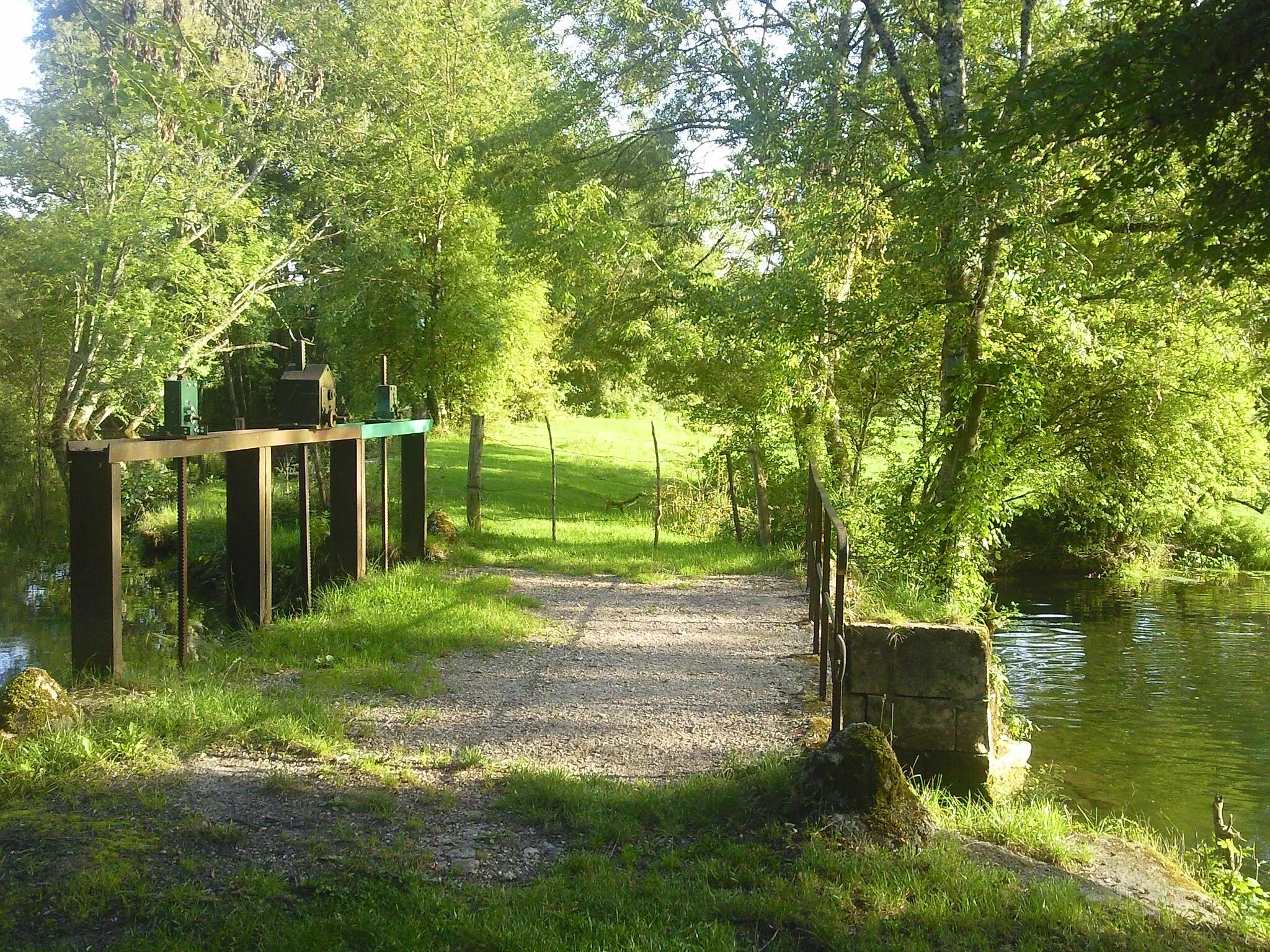 Photo showing: Première écluse saucourt sur rognon