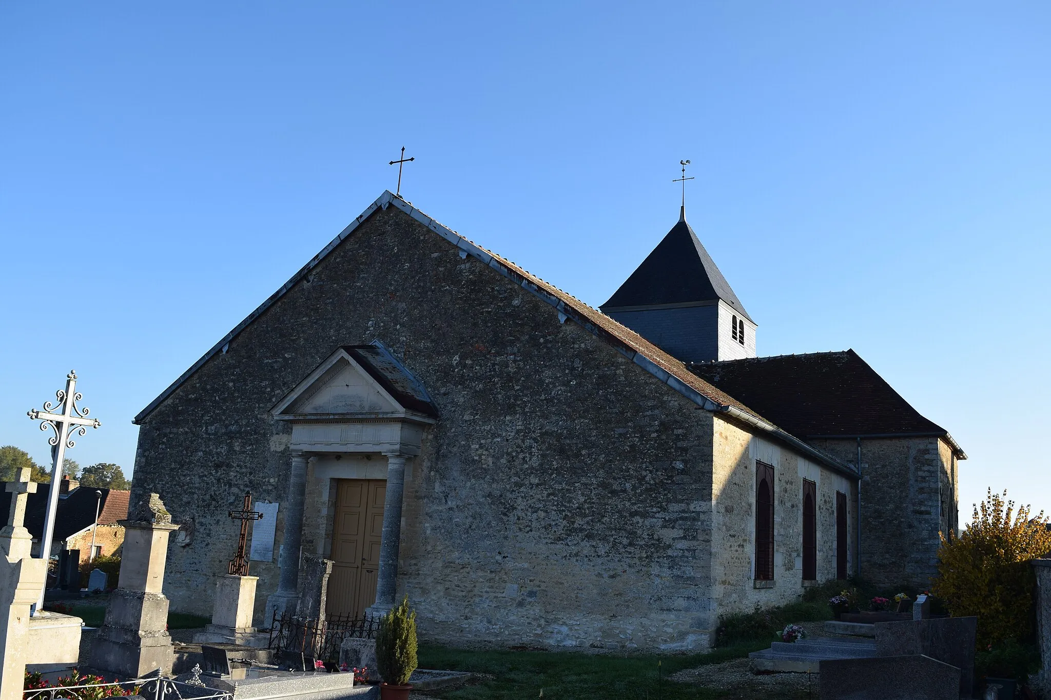 Photo showing: Église Saint-Maurice de Briel sur Barse reconstruite en 1828 suivant un plan en croix latine.