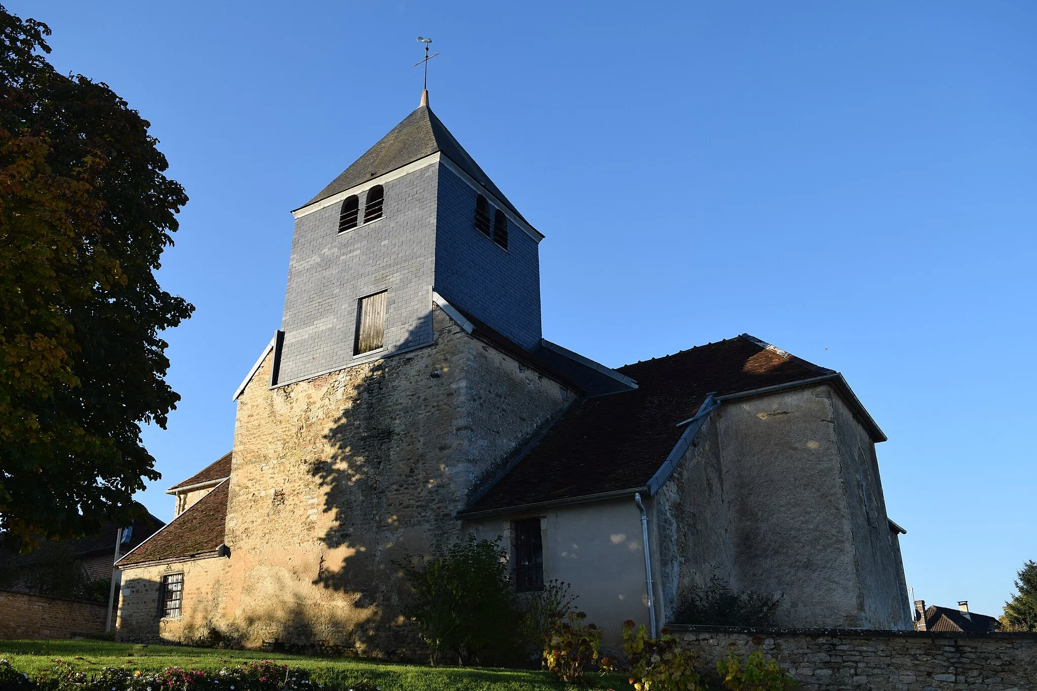 Photo showing: Église Saint-Maurice de Briel sur Barse reconstruite en 1828 suivant un plan en croix latine.