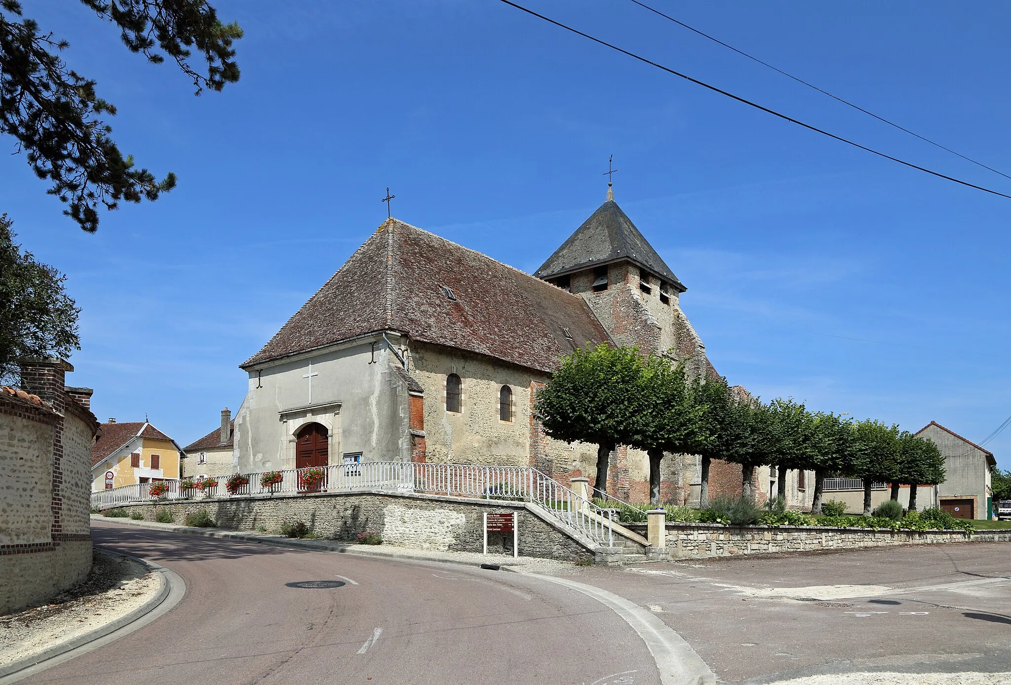 Photo showing: This building is inscrit au titre des monuments historiques de la France. It is indexed in the base Mérimée, a database of architectural heritage maintained by the French Ministry of Culture, under the reference PA00078085 .