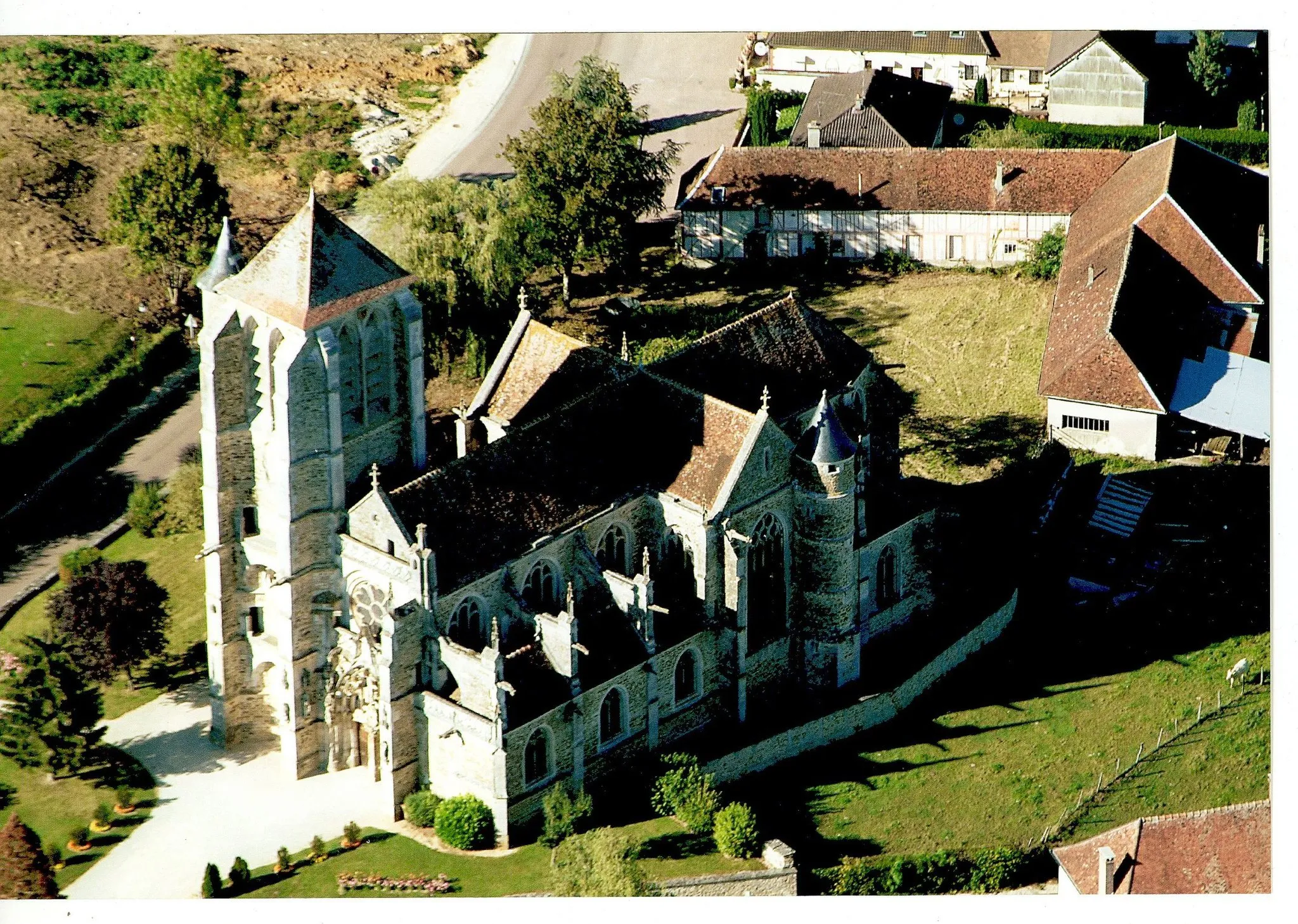 Photo showing: vue aérienne de l'église de Rumilly-les-Vaudes (10)