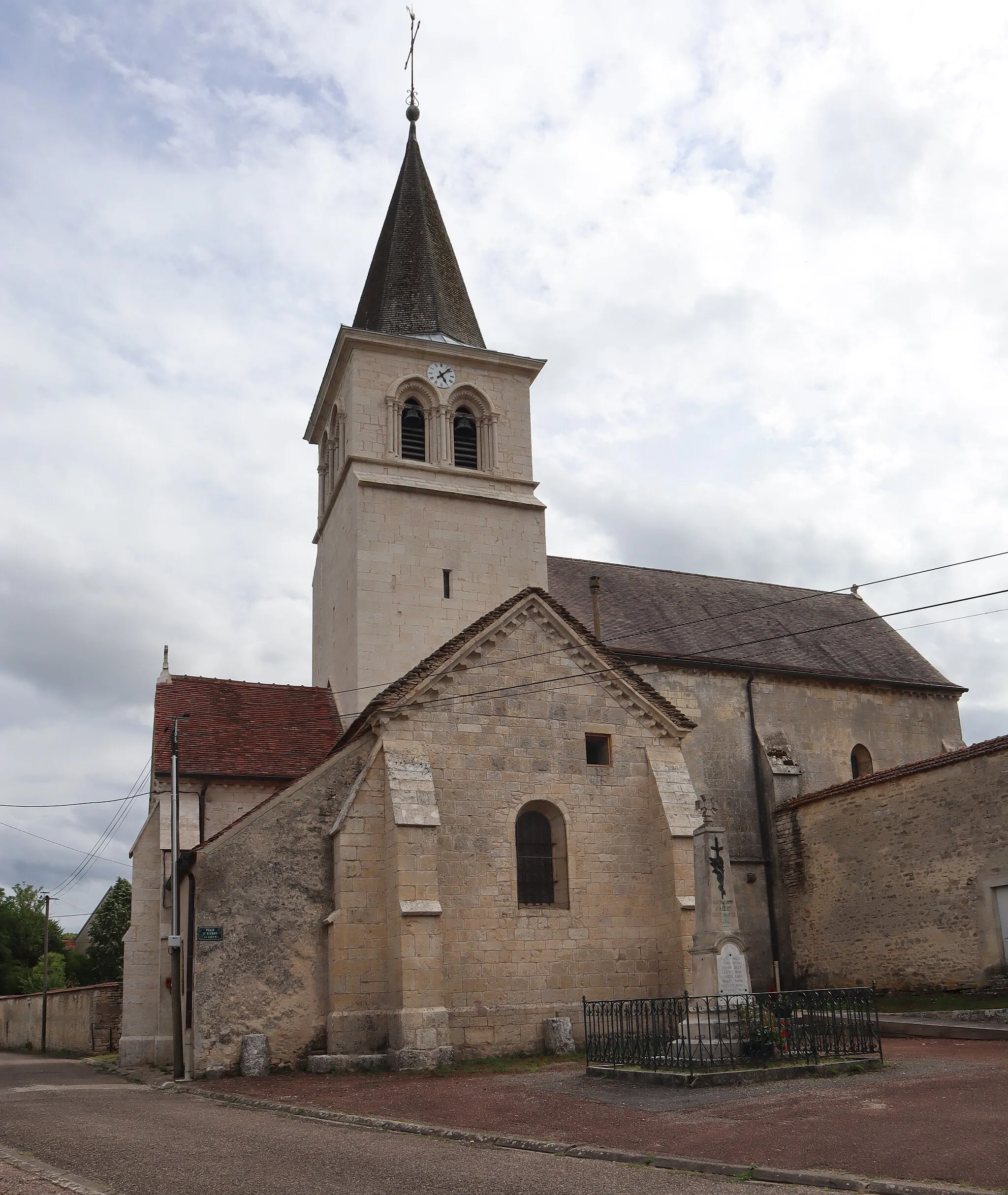 Photo showing: Extérieur de l'église Saint-Pierre-ès-Liens d'Arbot (52).