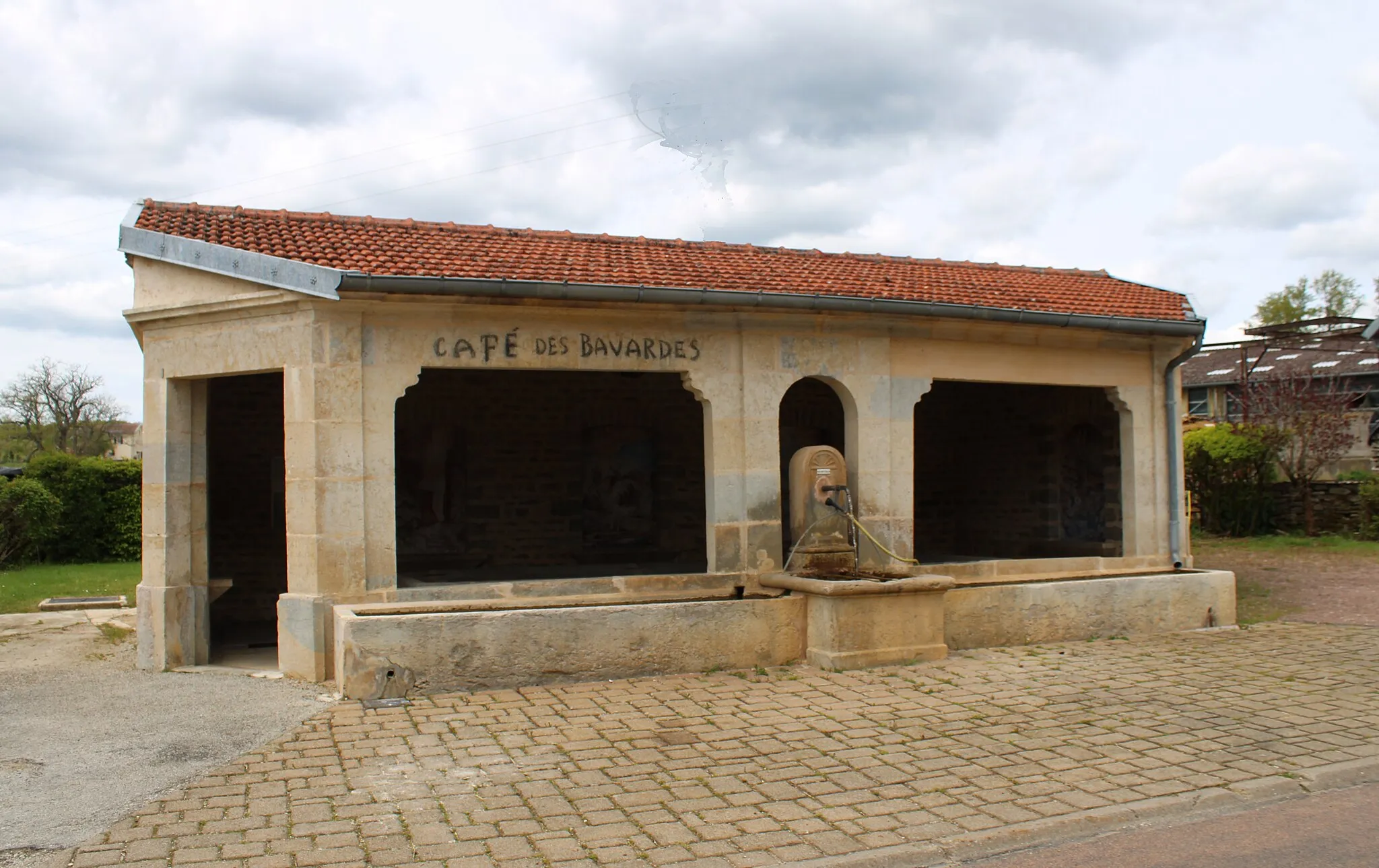 Photo showing: Le lavoir rue de Leuchey