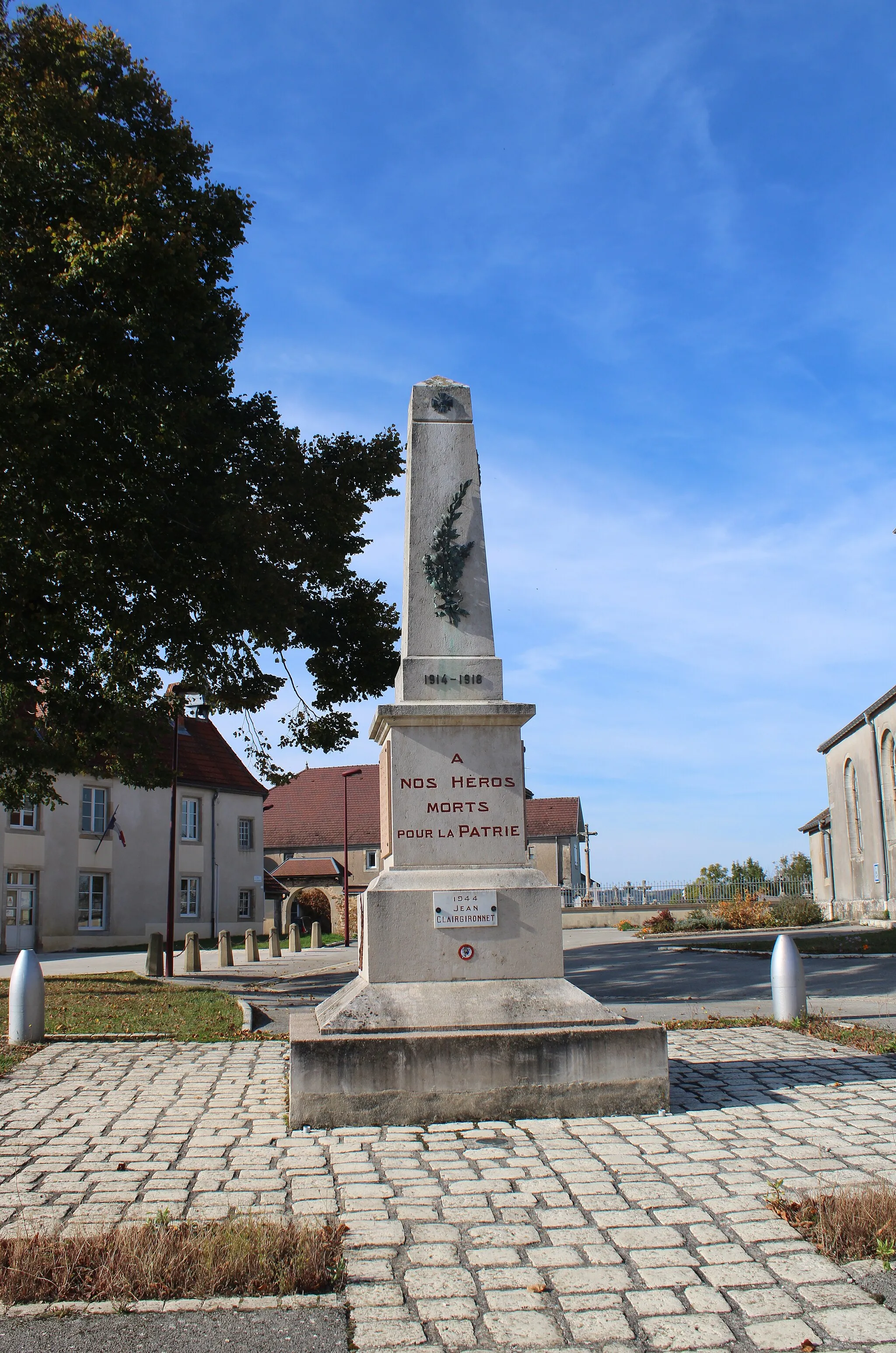 Photo showing: Le Monument aux morts