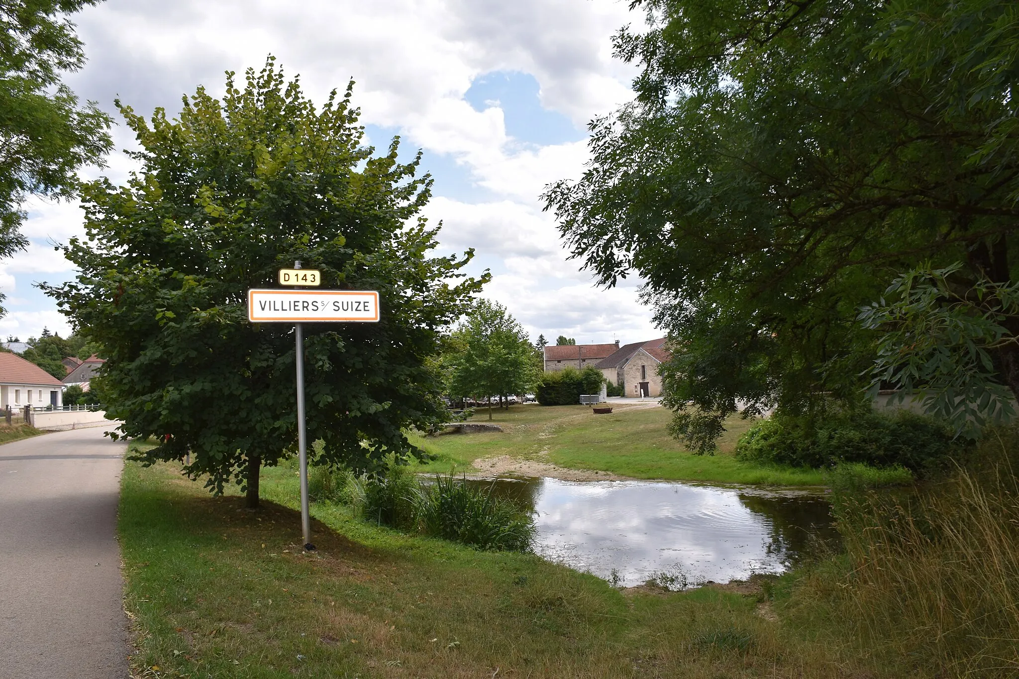 Photo showing: Entrée de la commune