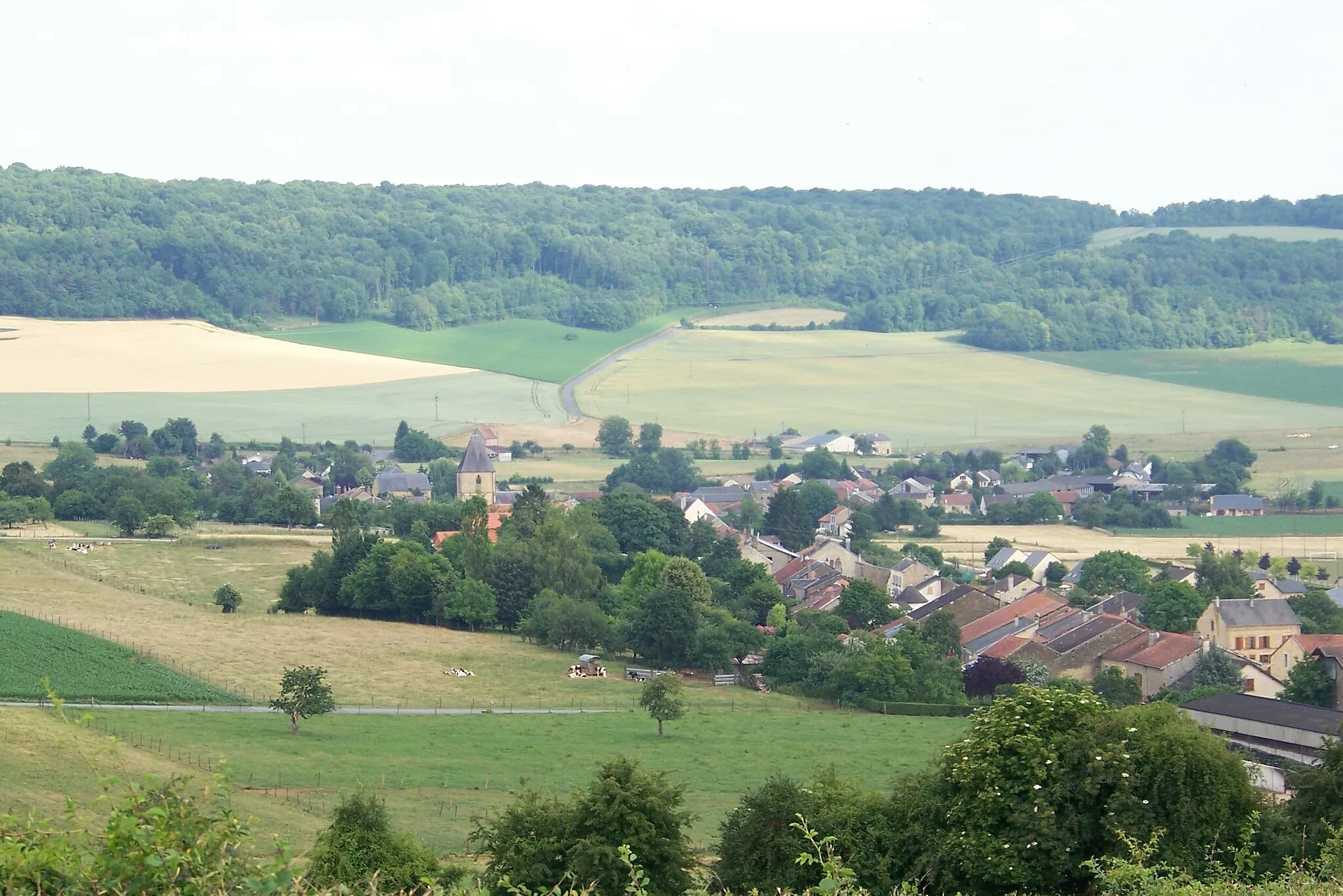 Photo showing: vue du village