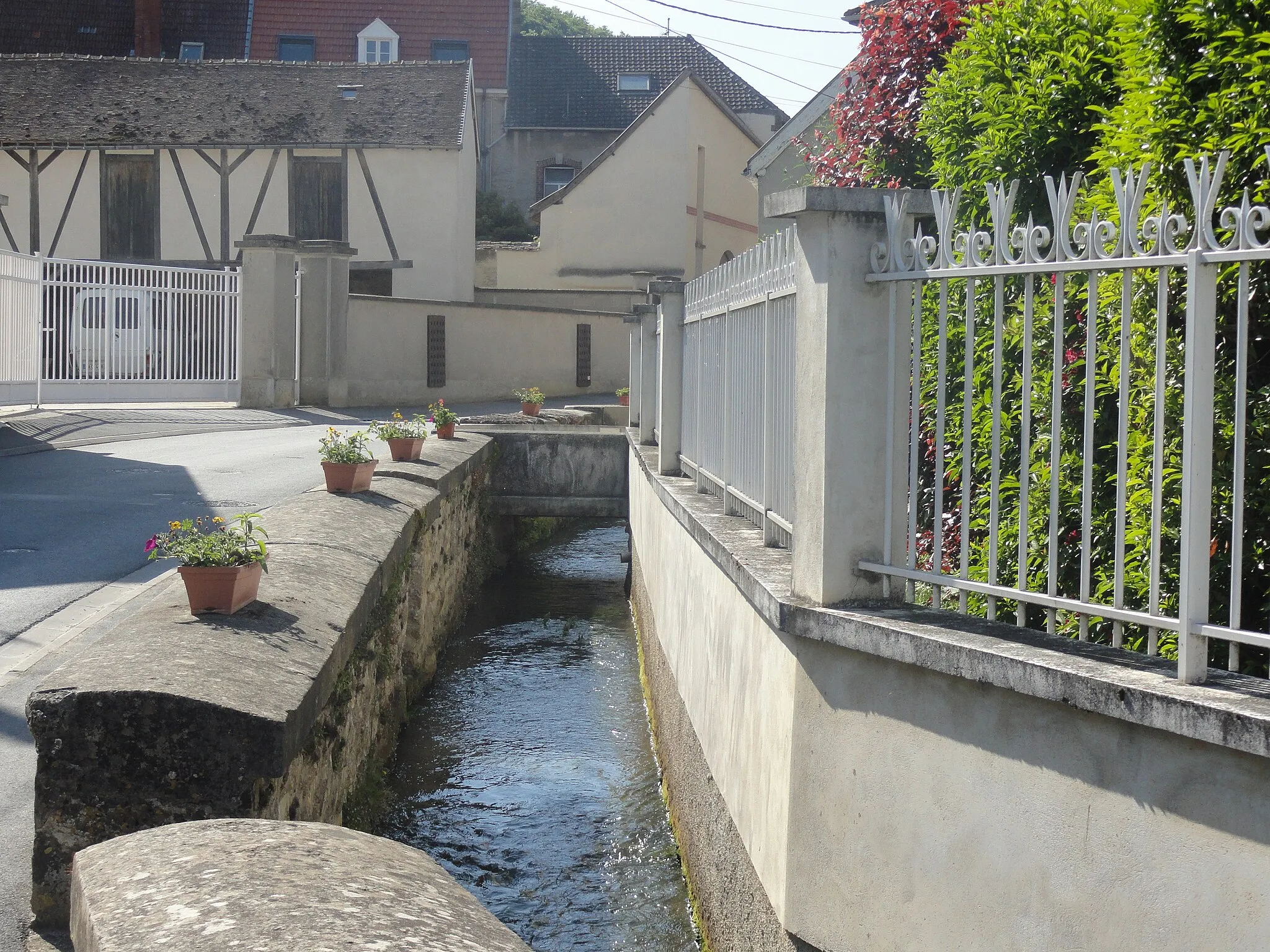 Photo showing: Un bras de la Livre dans le village d'Avenay-Val-d'Or (Marne, France).