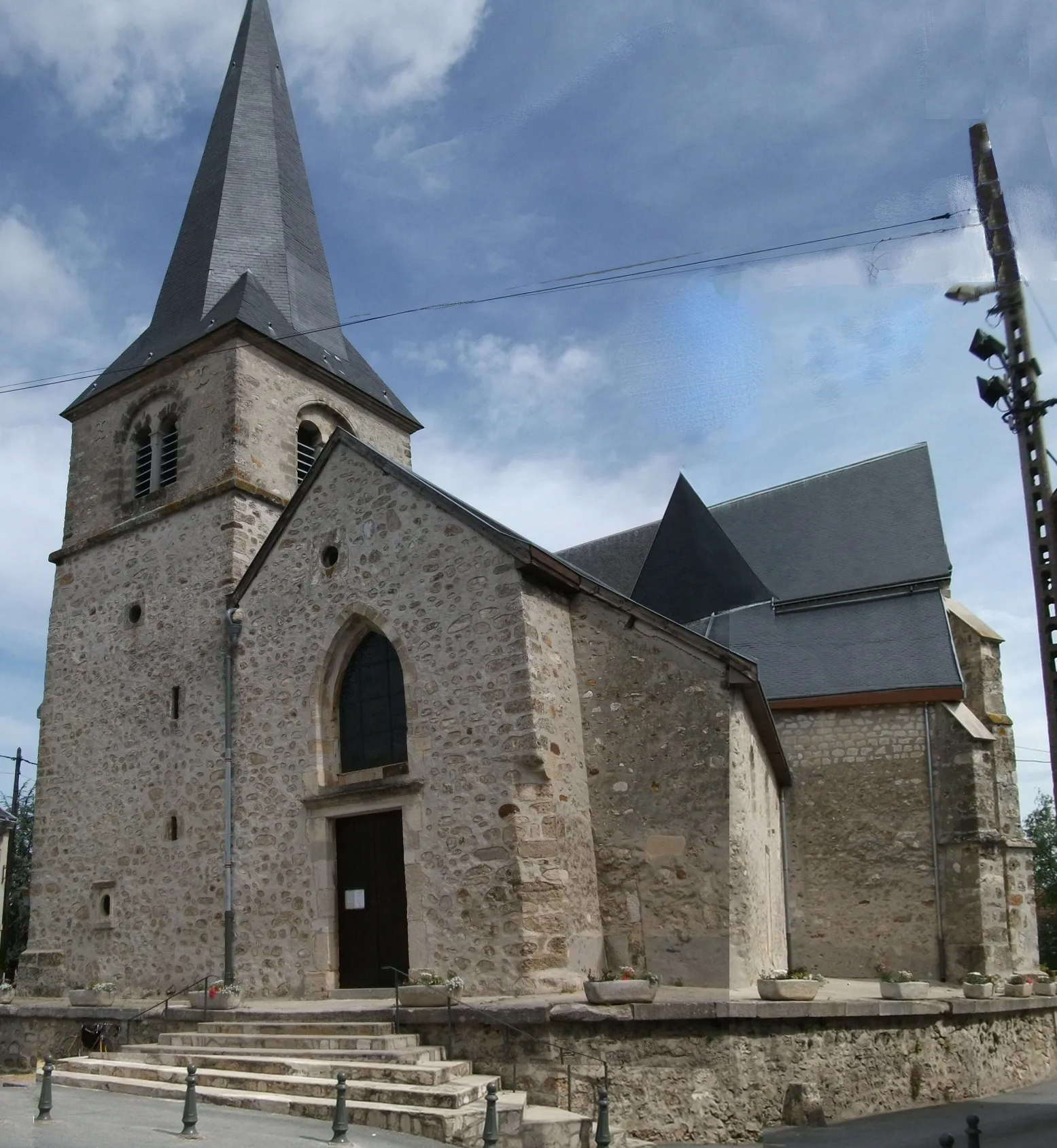 Photo showing: Église_de_Rilly-la-Montagne, vue depuis le parvis.