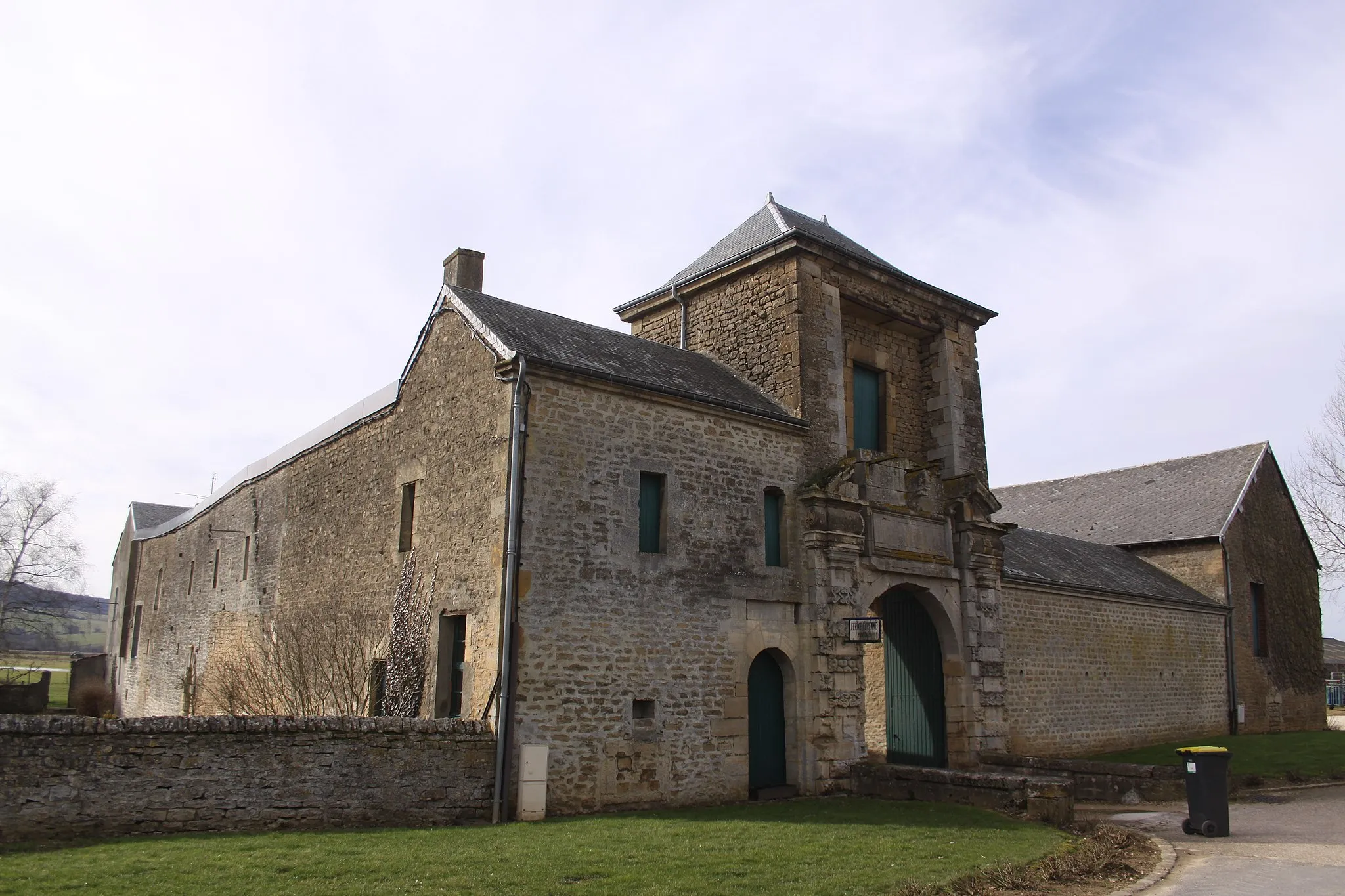 Photo showing: This building is inscrit au titre des monuments historiques de la France. It is indexed in the base Mérimée, a database of architectural heritage maintained by the French Ministry of Culture, under the reference PA00078341 .