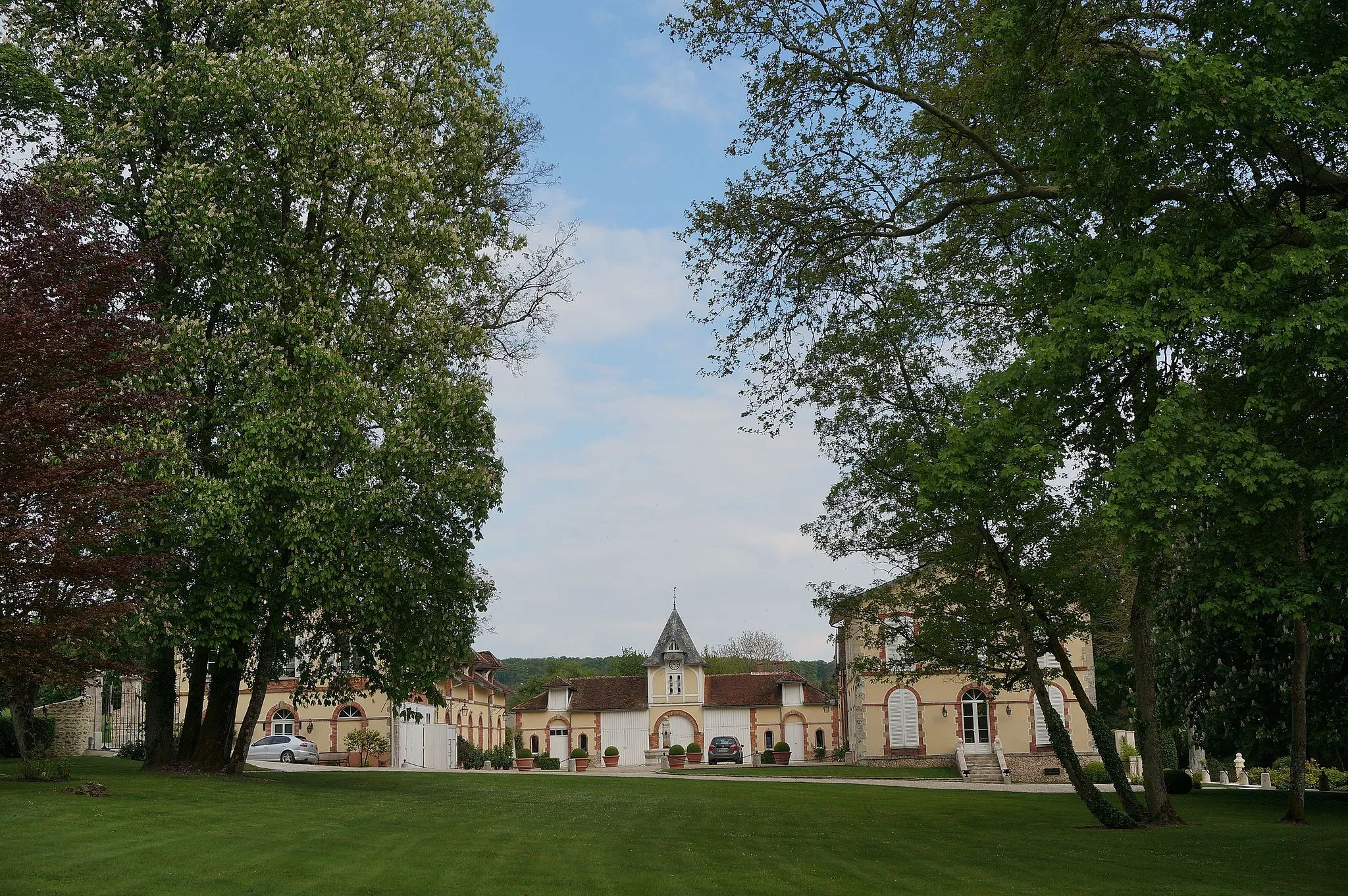 Photo showing: dan sle village du le Thoult-Trosnay.