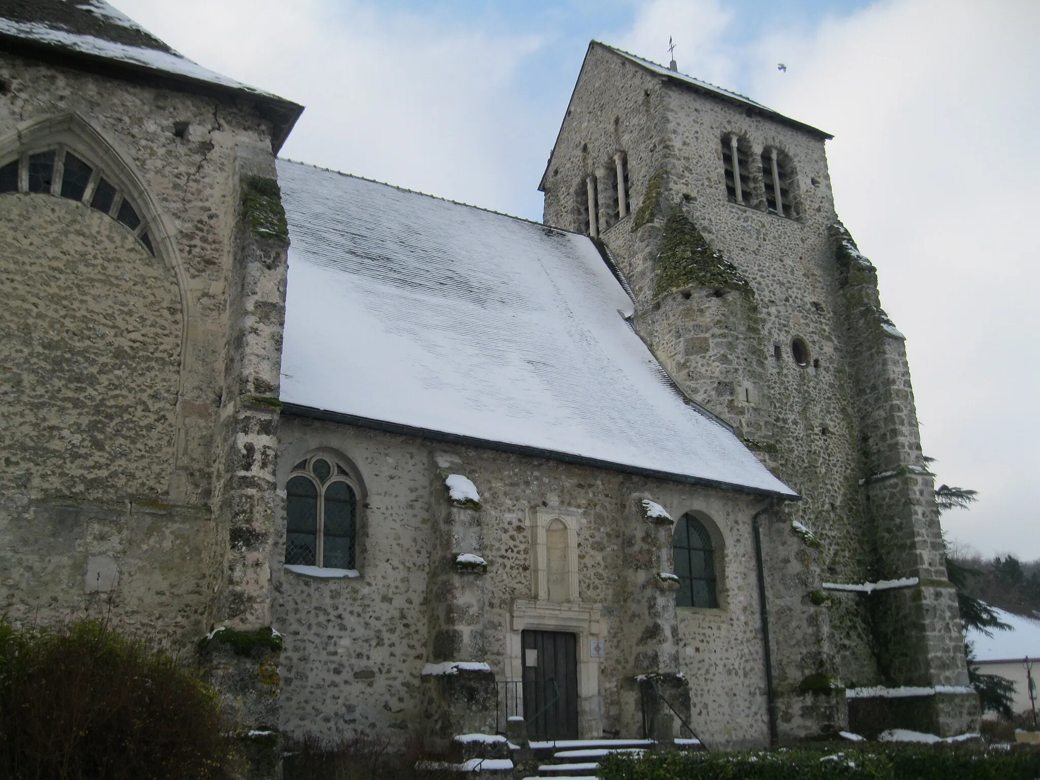 Photo showing: L'église Saint-Léger de Vauciennes, vue du nord.