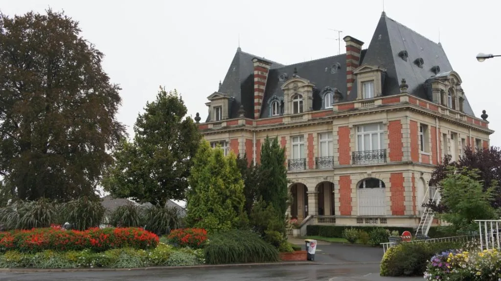 Photo showing: Vue du Château d'Avize, propriété de la municipalité et accueillant des associations.